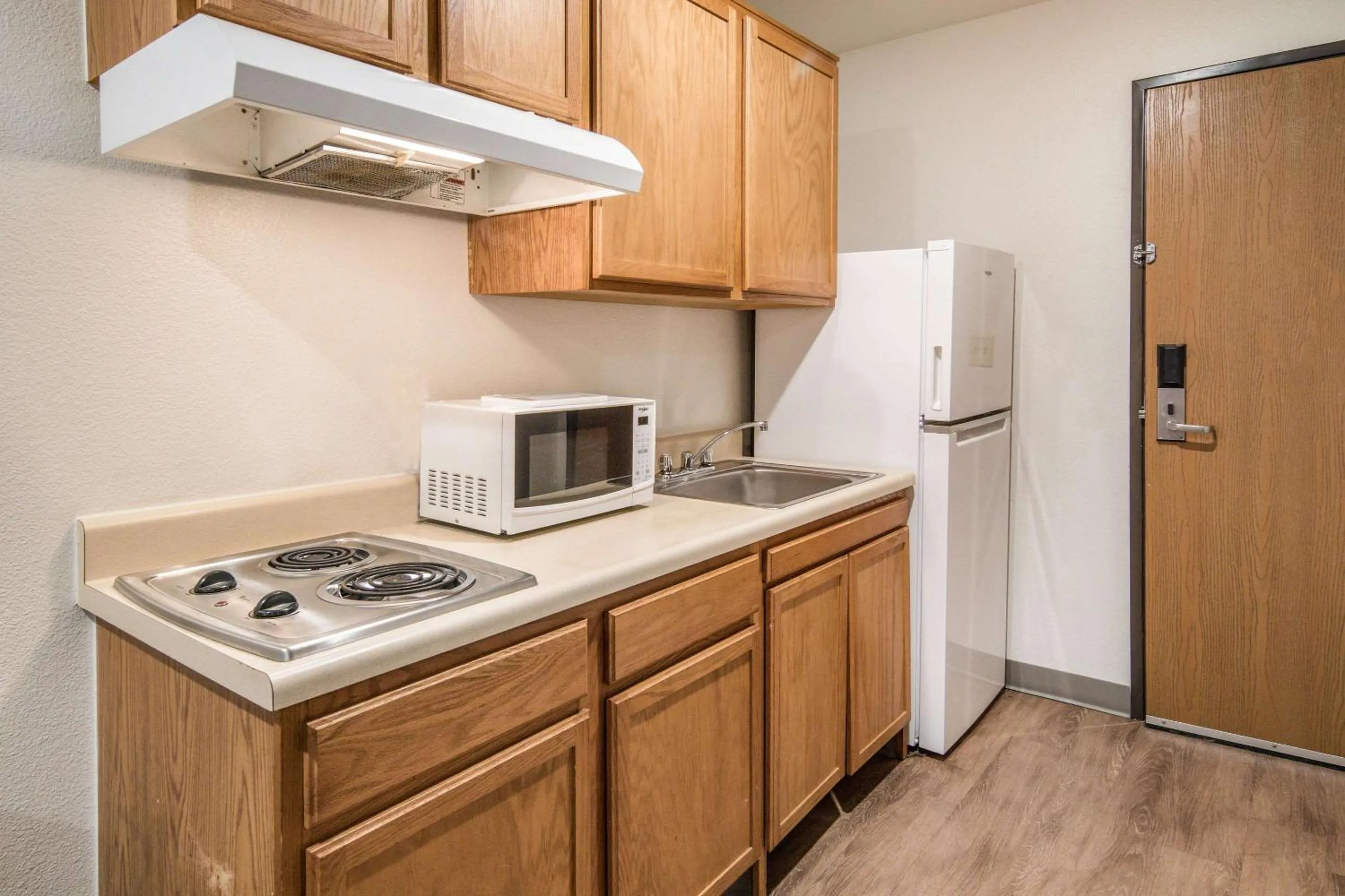 Photo of the whole room in WoodSpring Suites Denton