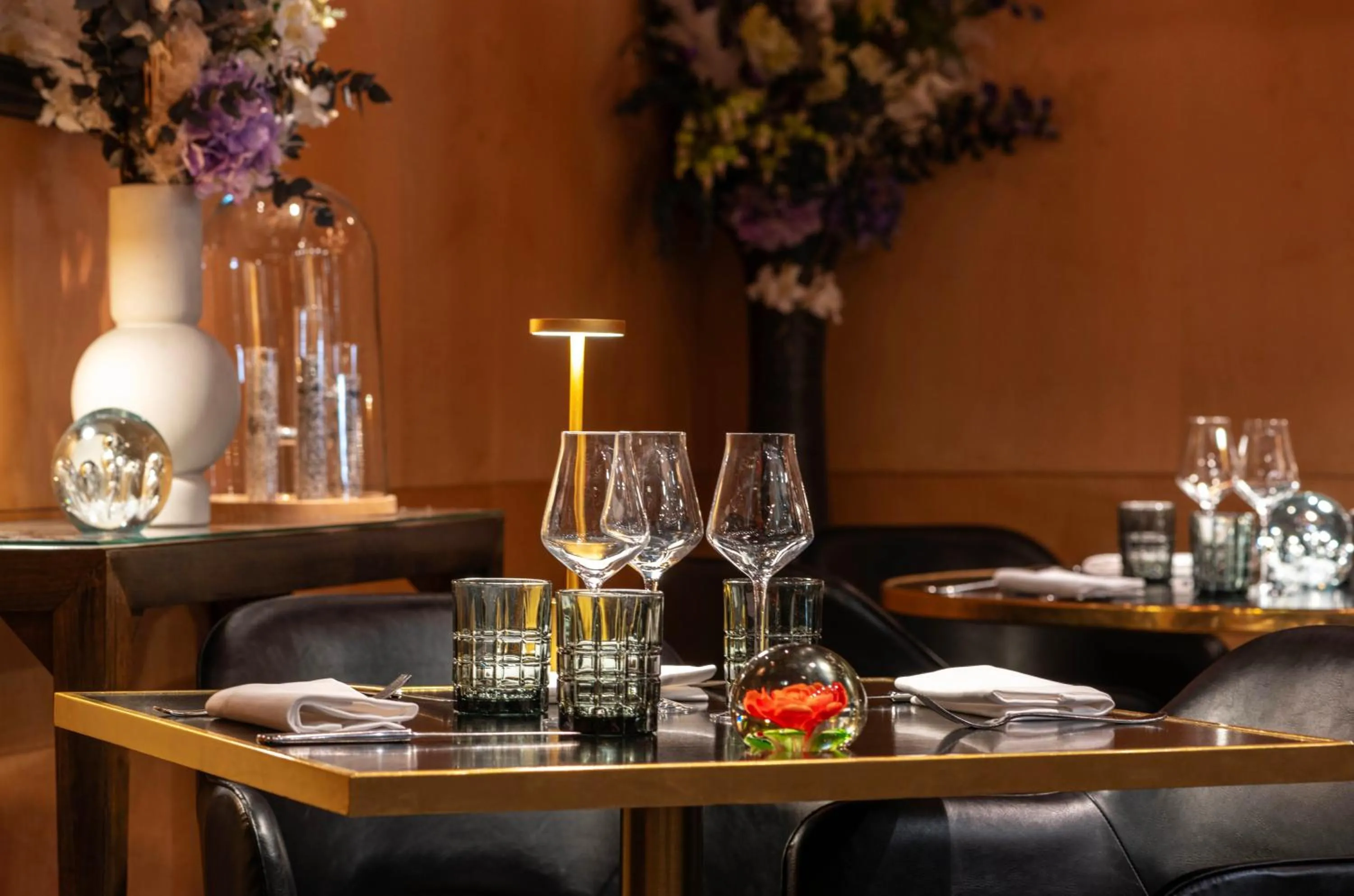 Restaurant/places to eat in Warwick Champs-Elysées Paris