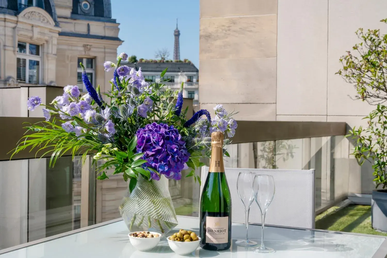 View (from property/room) in Warwick Champs-Elysées Paris View (from property/room) in Warwick Champs-Elysées Paris