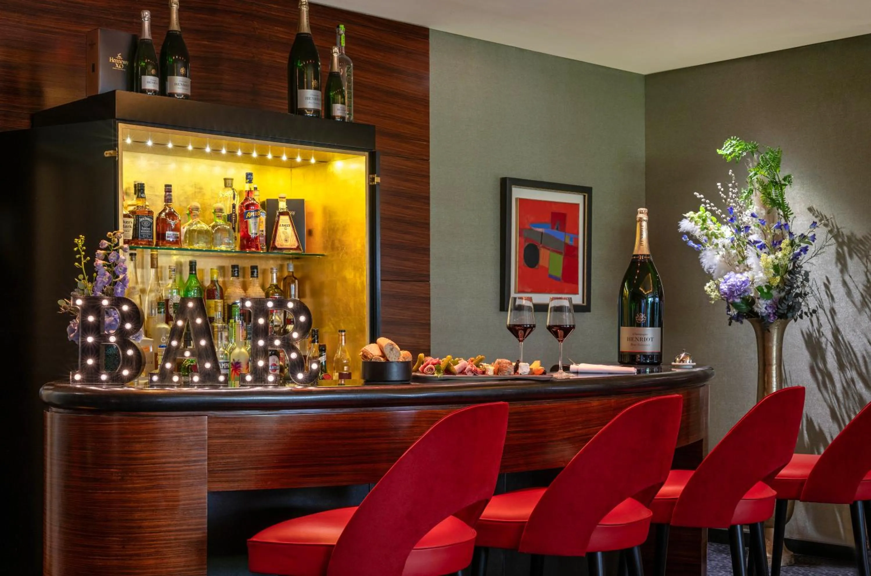 Lounge or bar in Warwick Champs-Elysées Paris