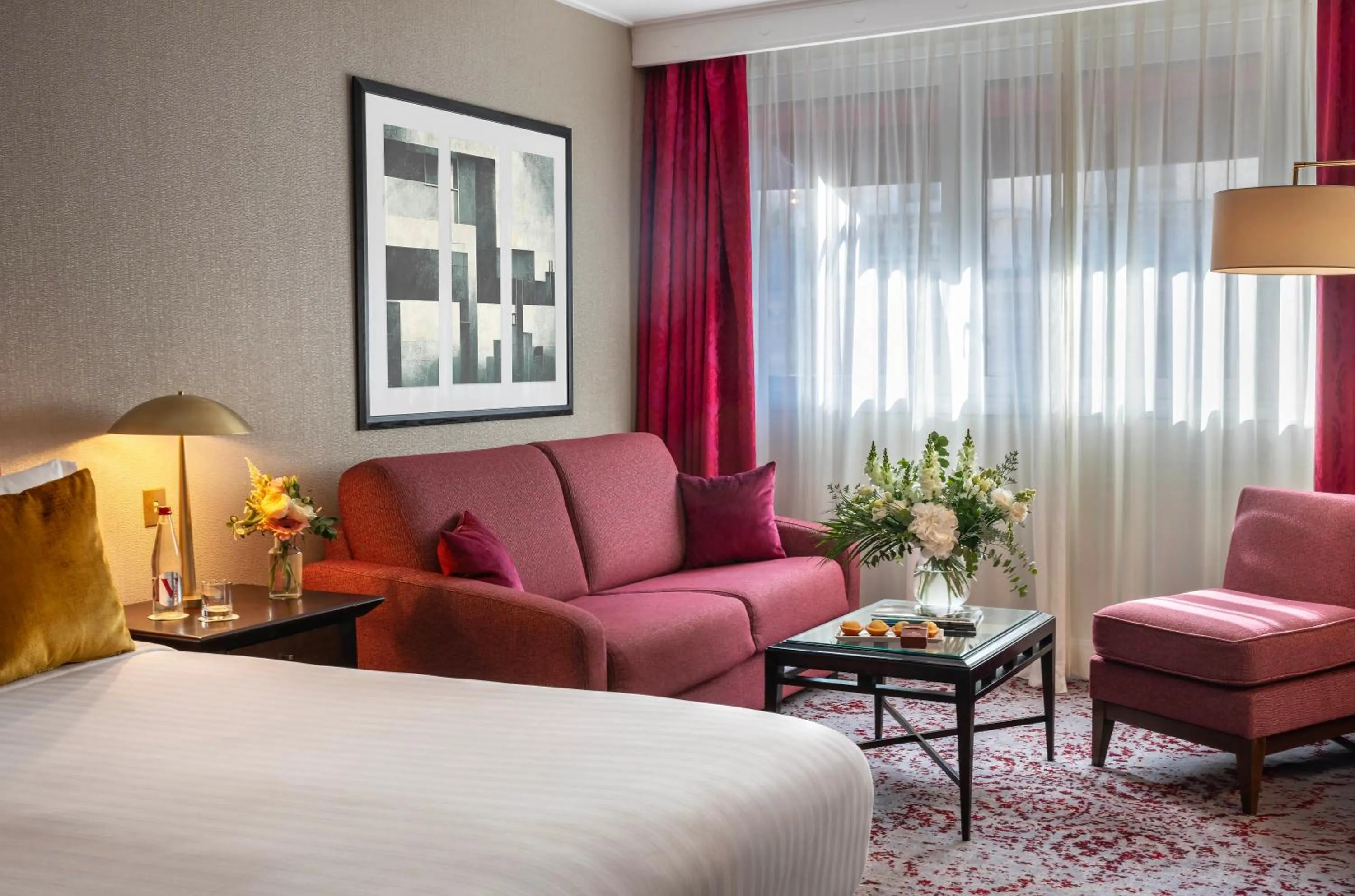 Decorative detail, Bed in Warwick Champs-Elysées Paris
