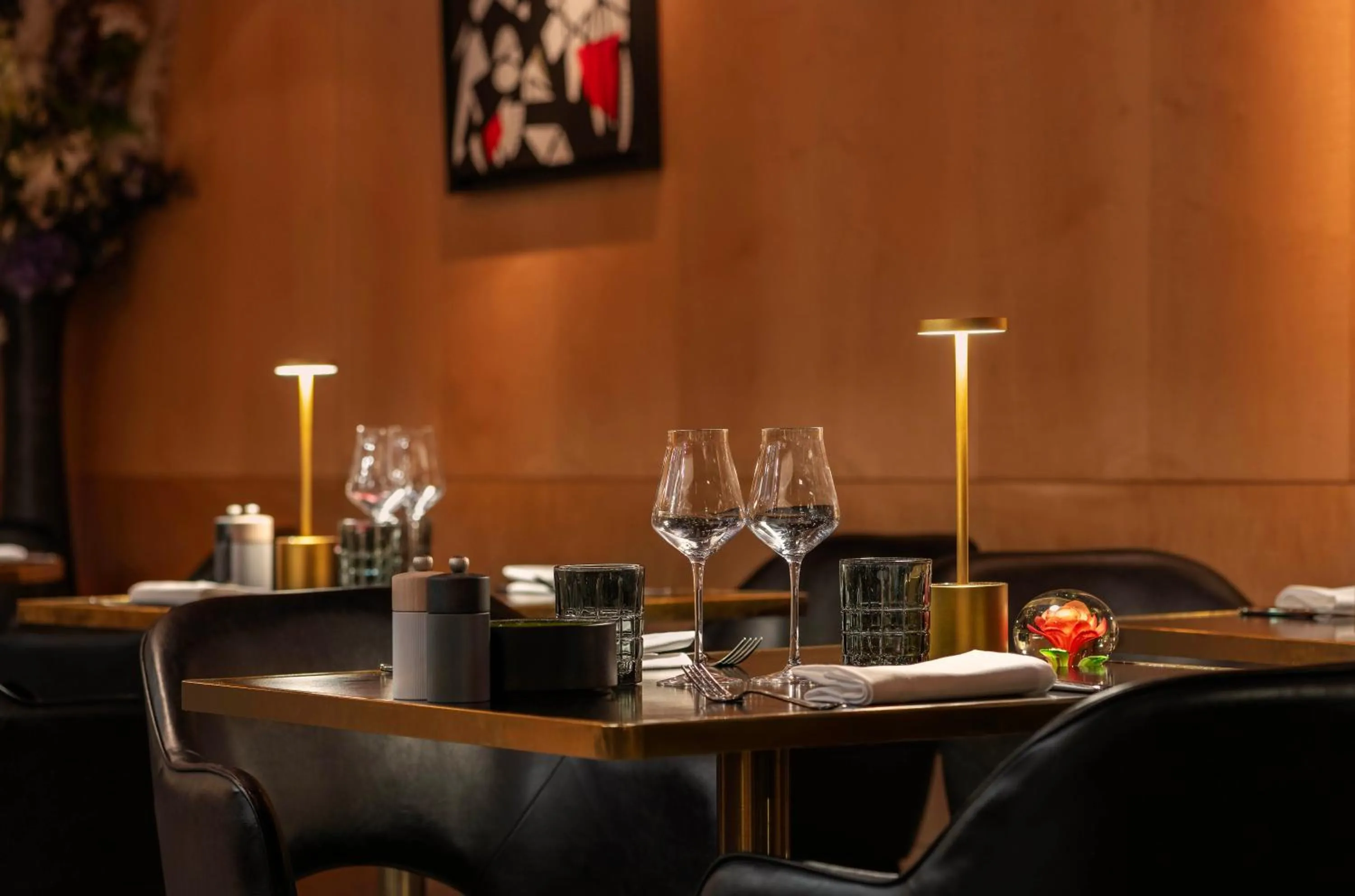 Restaurant/places to eat in Warwick Champs-Elysées Paris
