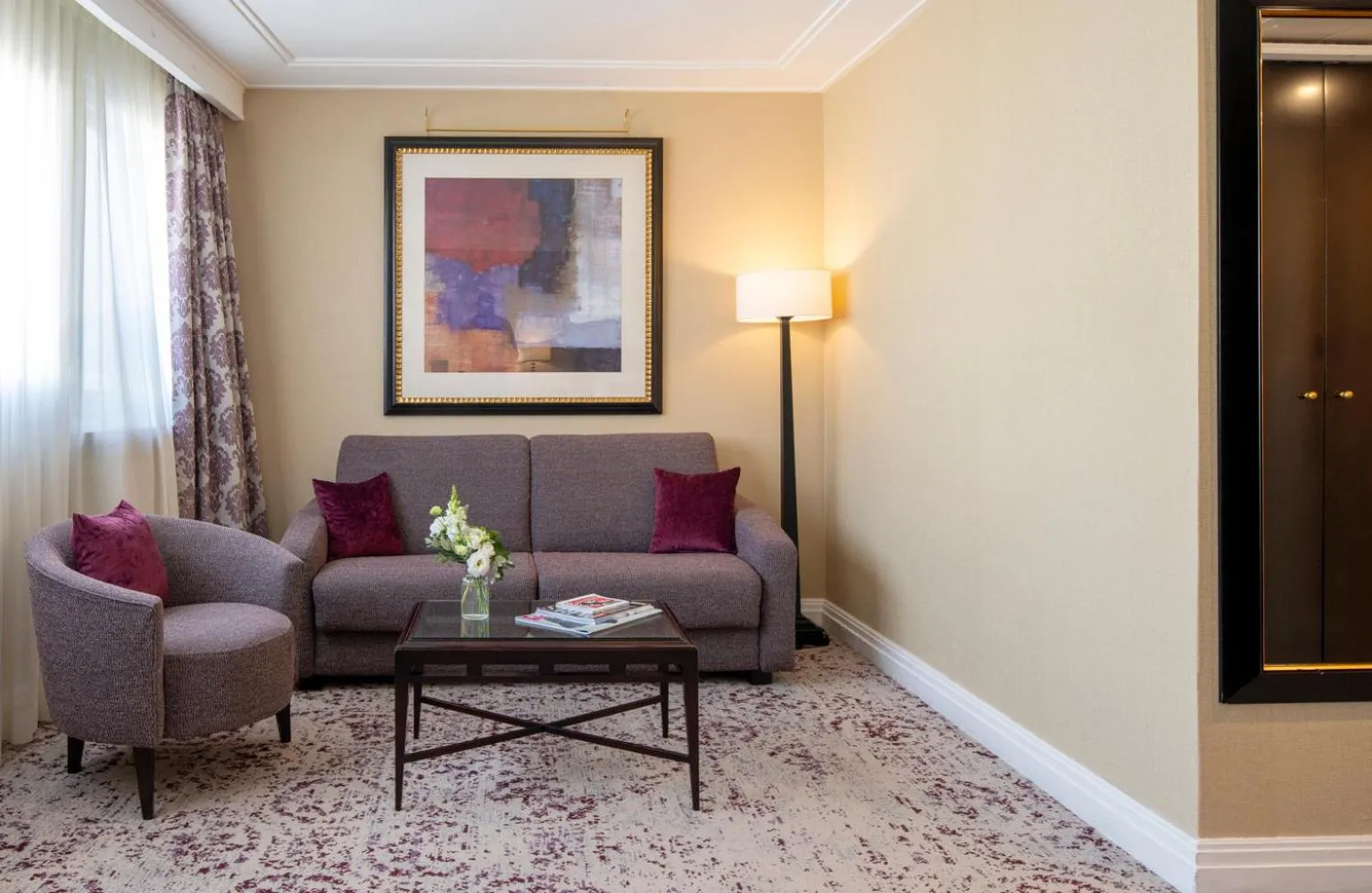 Seating area in Warwick Champs-Elysées Paris