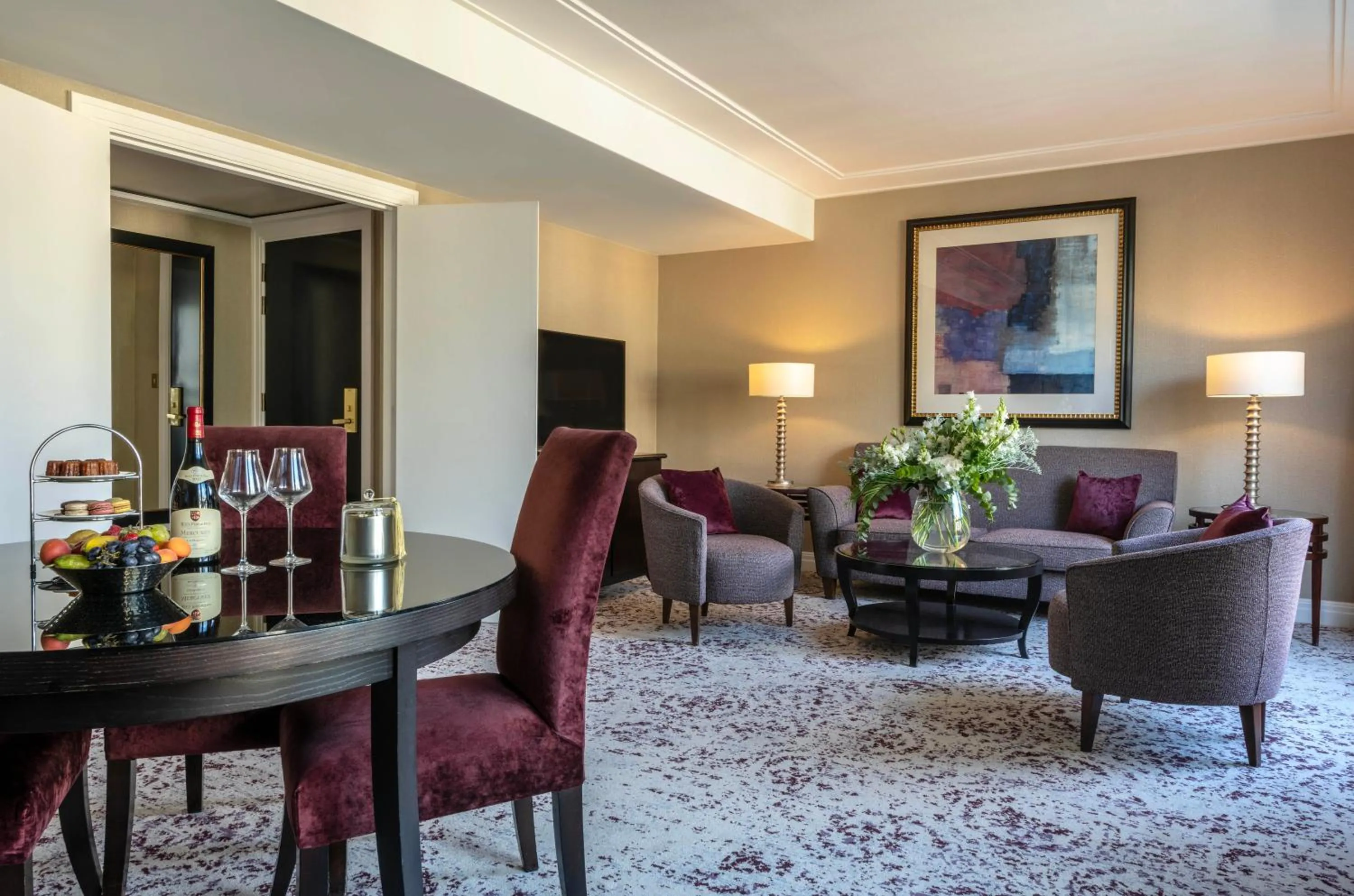 Living room in Warwick Champs-Elysées Paris