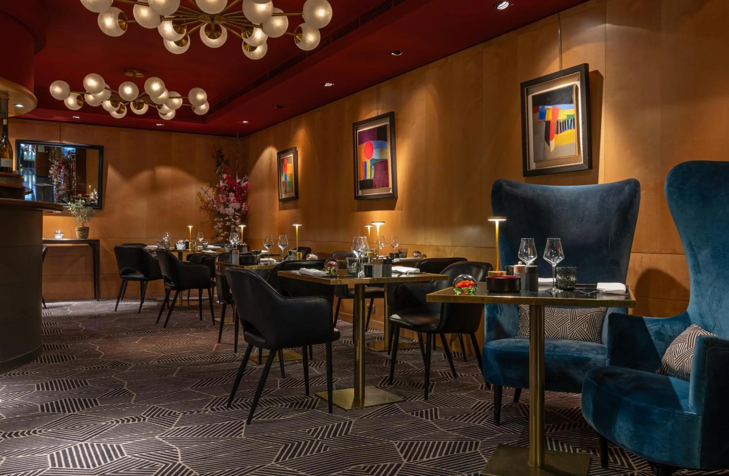 Restaurant/places to eat in Warwick Champs-Elysées Paris