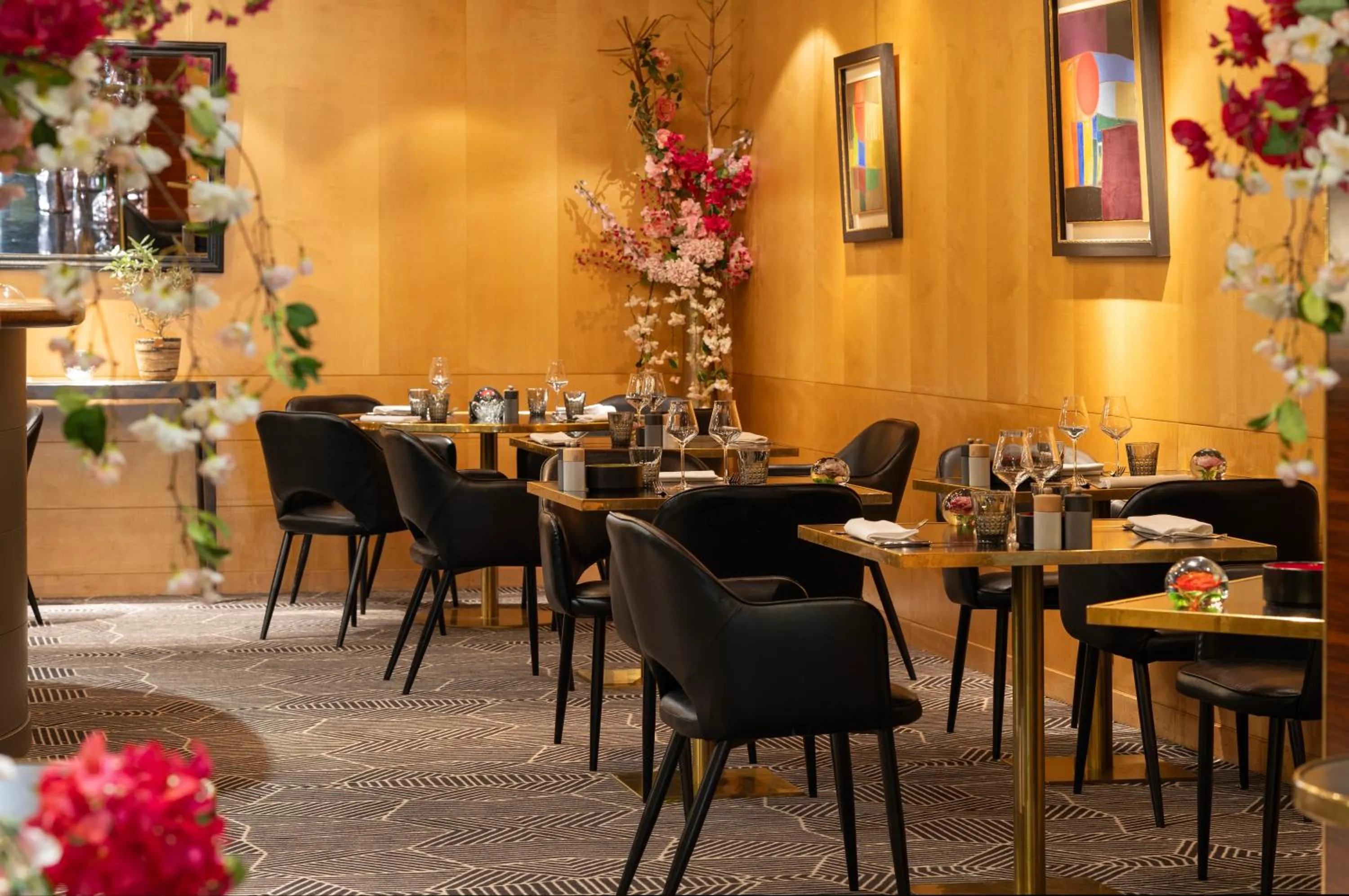 Restaurant/places to eat in Warwick Champs-Elysées Paris