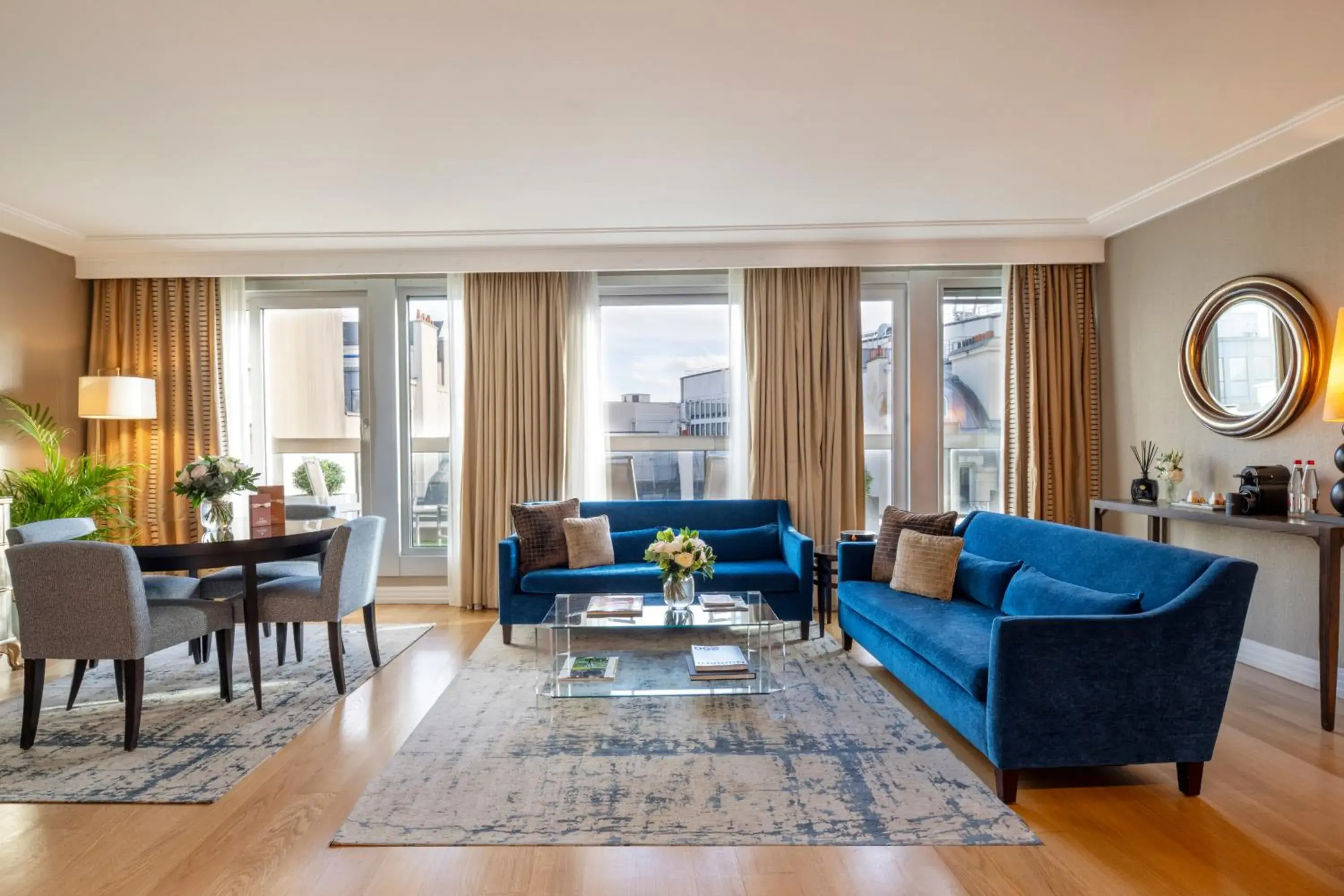 Living room in Warwick Champs-Elysées Paris Living room in Warwick Champs-Elysées Paris