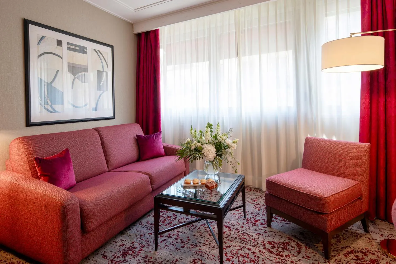 Living room in Warwick Champs-Elysées Paris