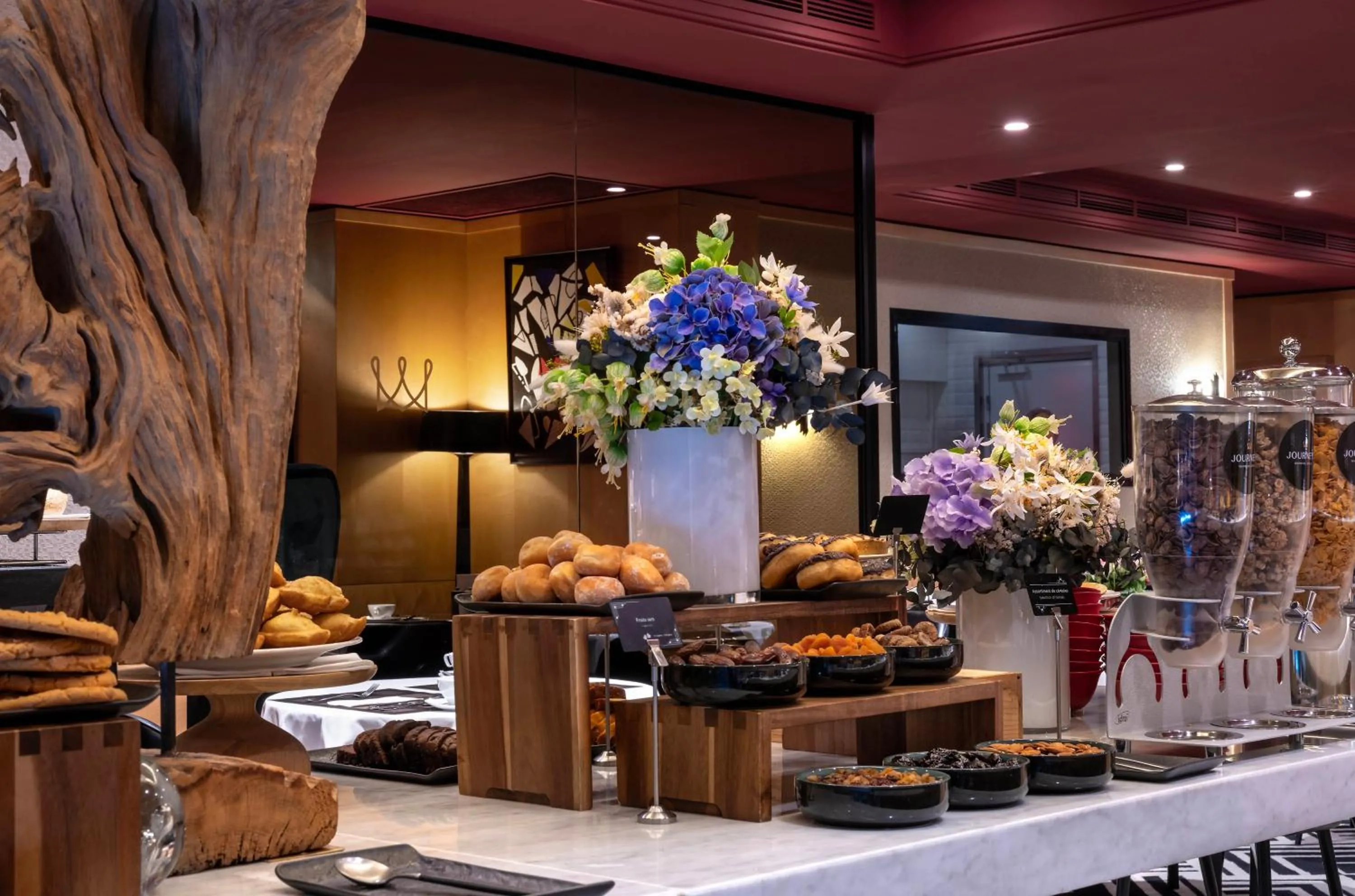 Restaurant/places to eat in Warwick Champs-Elysées Paris