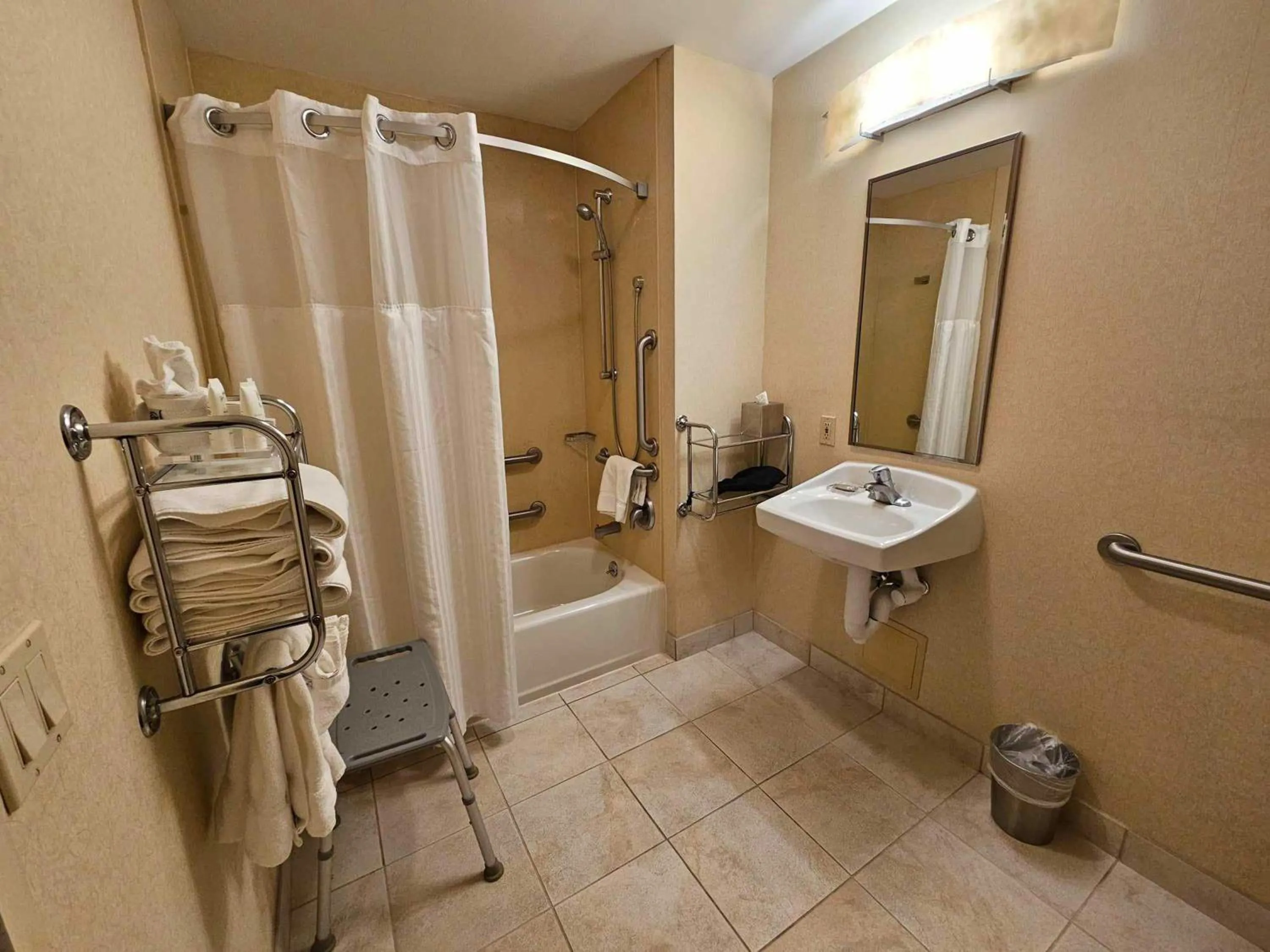 Bathroom in Radisson Hotel Freehold