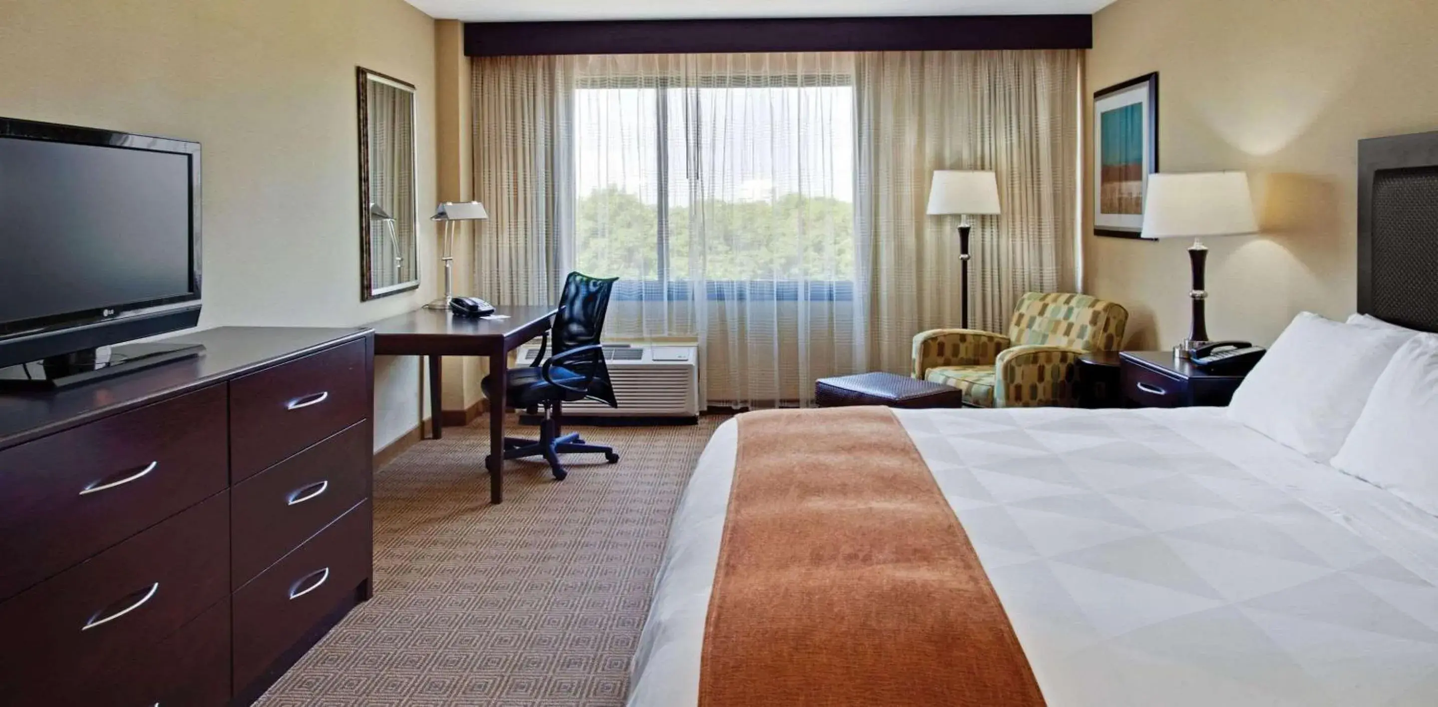 Bedroom, Bed in Radisson Hotel Freehold Bedroom, Bed in Radisson Hotel Freehold