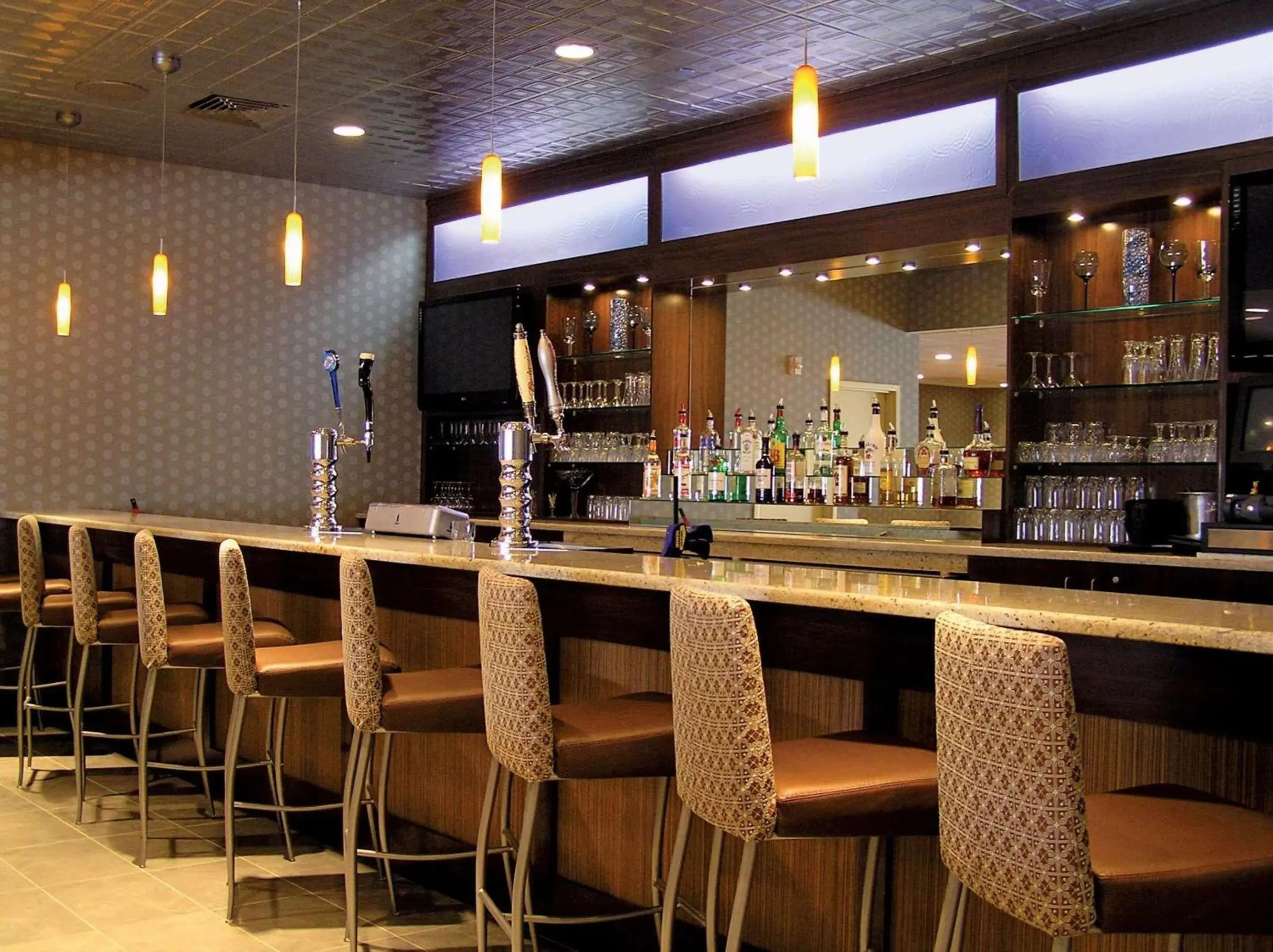 Lounge or bar in Radisson Hotel Freehold Lounge or bar in Radisson Hotel Freehold