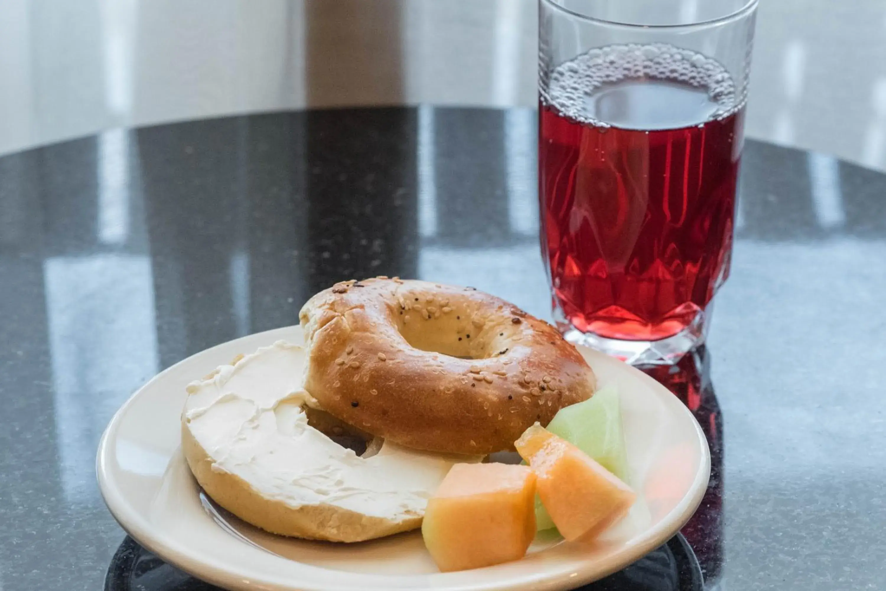 Restaurant/places to eat in Radisson Hotel Freehold Restaurant/places to eat in Radisson Hotel Freehold