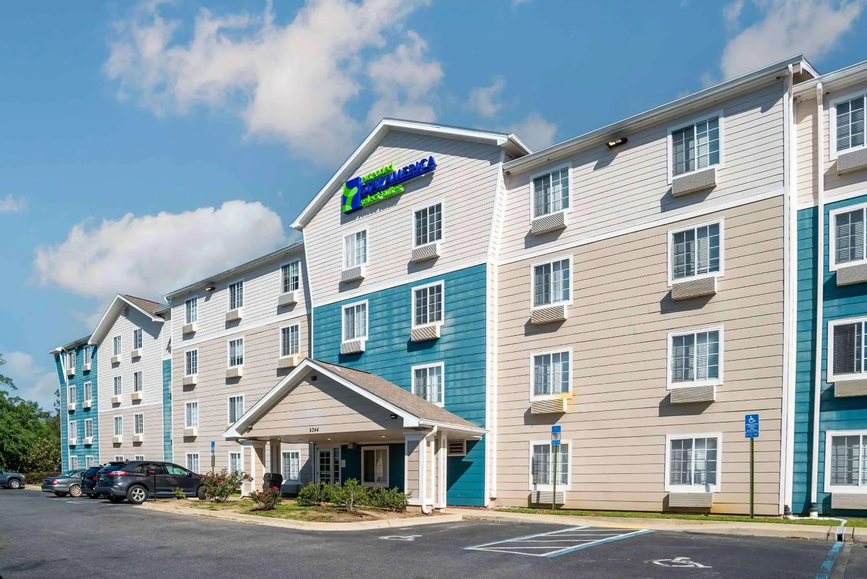 Property building in Extended Stay America Select Suites - Tallahassee - Northwest Property building in Extended Stay America Select Suites - Tallahassee - Northwest
