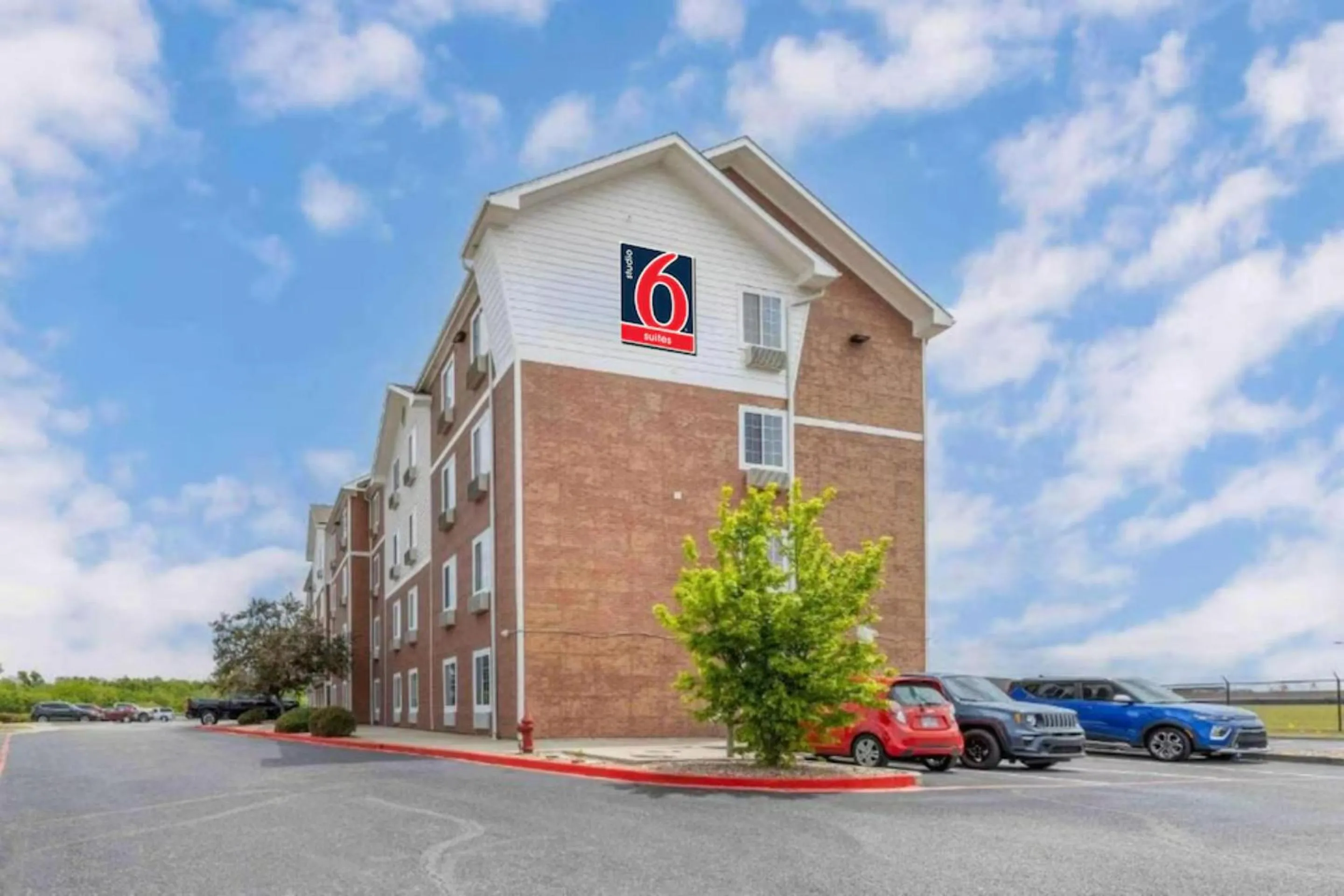 Facade/entrance in Studio 6 Extended Stay Oklahoma City Norman OK