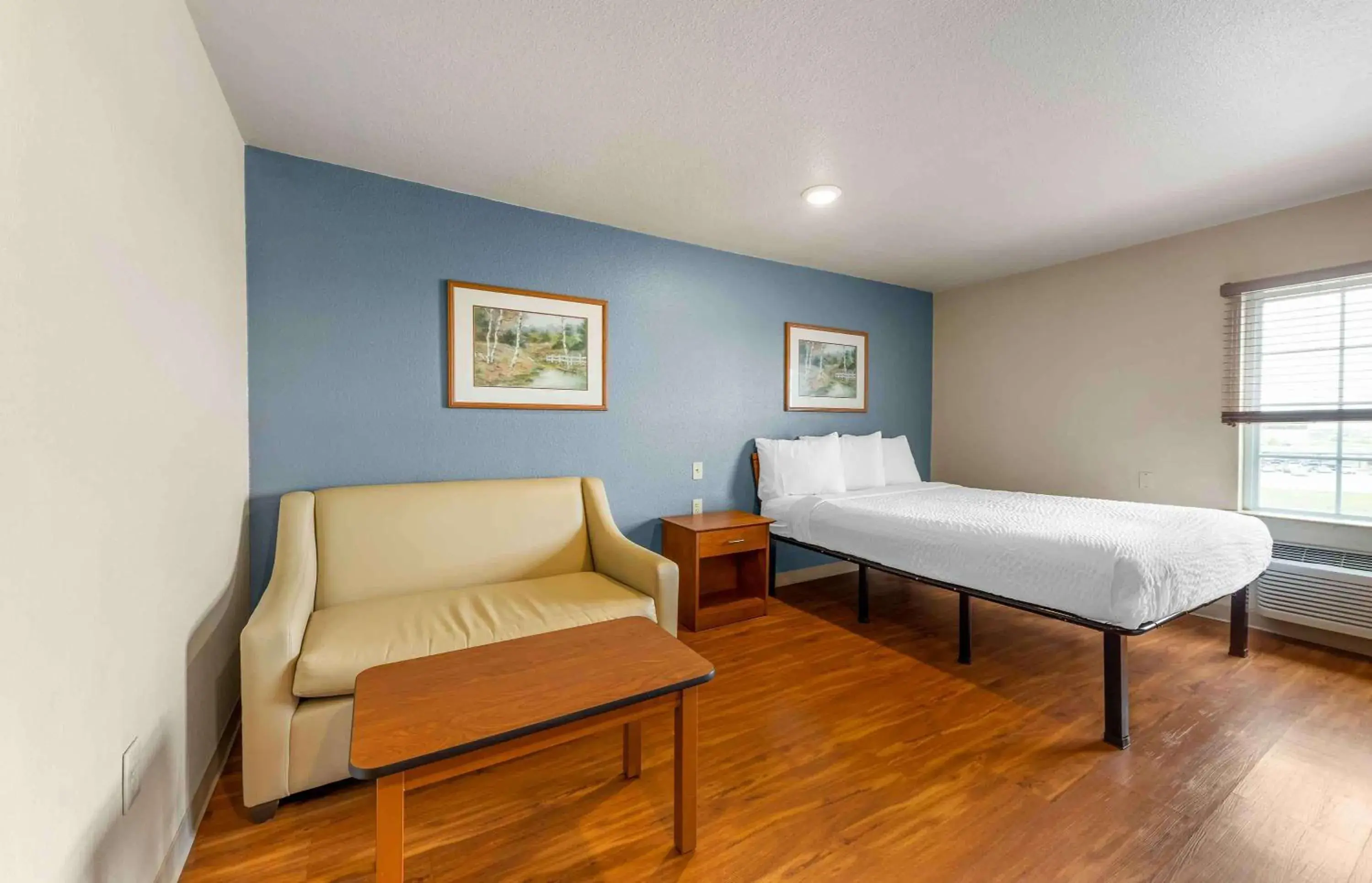 Bedroom in Extended Stay America Select Suites - Oklahoma City - Norman