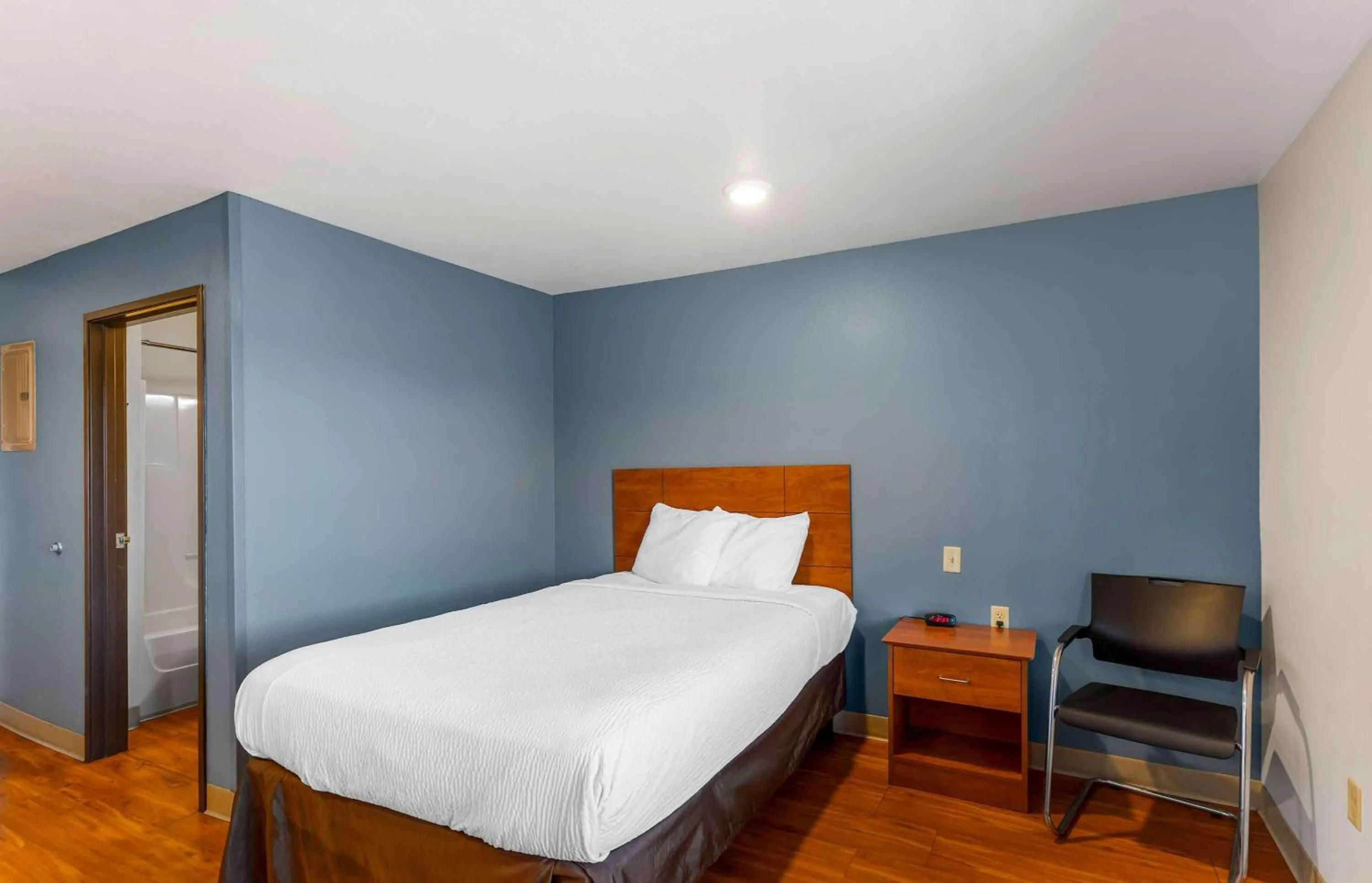 Bedroom, Bed in Extended Stay America Select Suites - Denver - Aurora