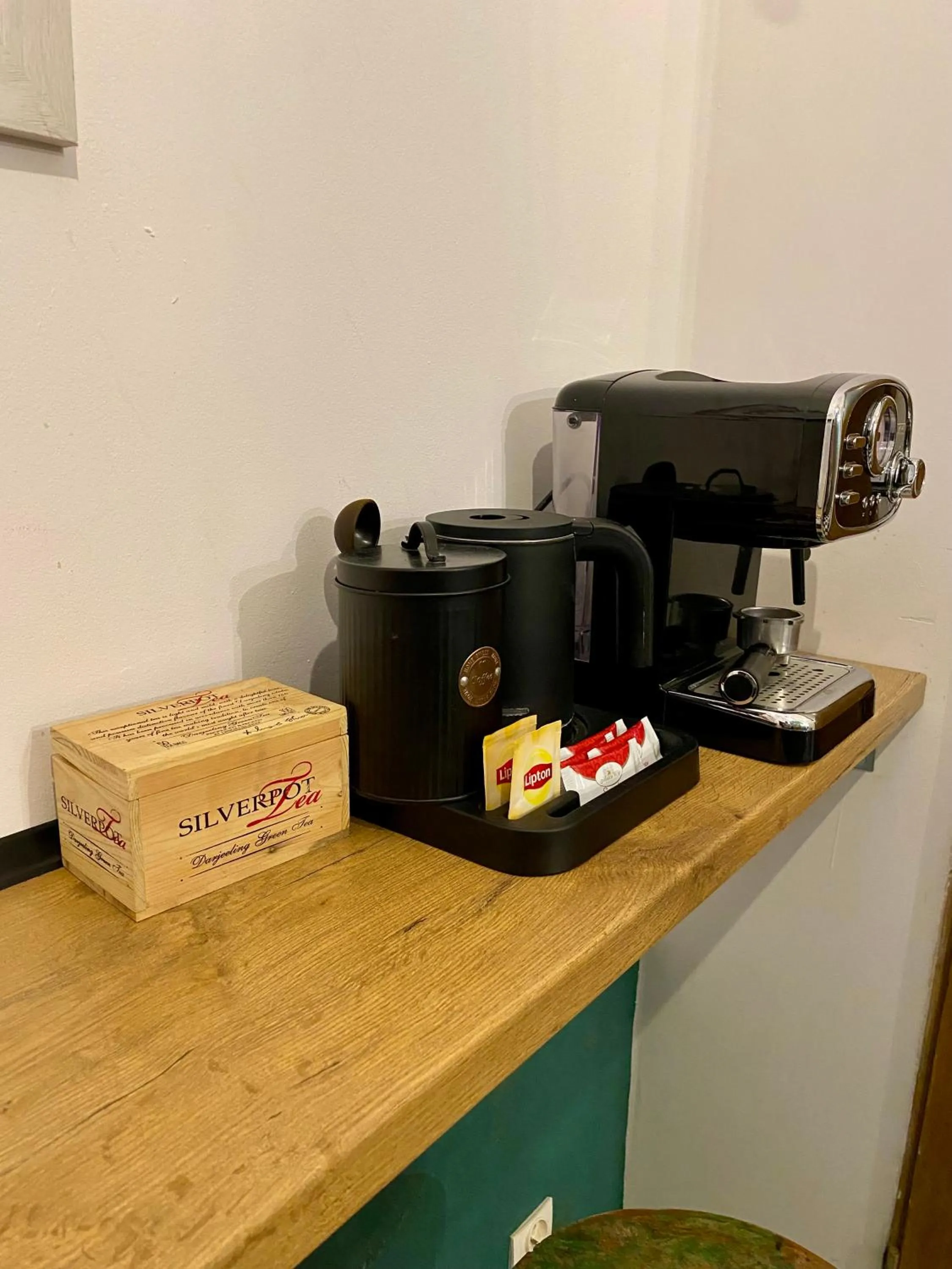 Coffee/tea facilities in Topolove Rooms & Apartments