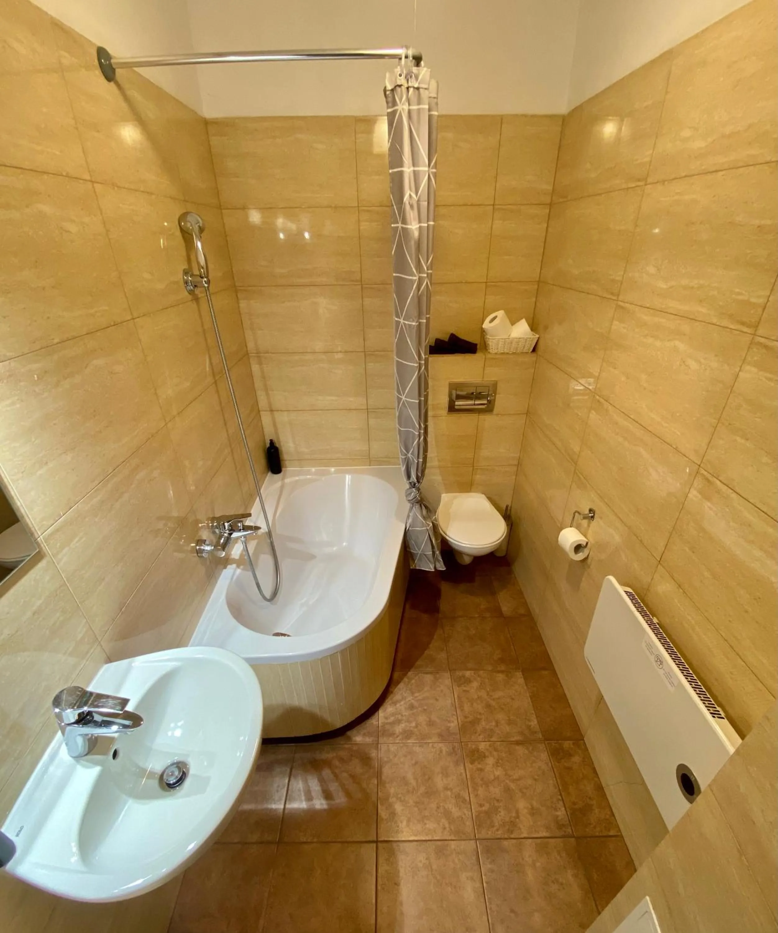 Shower in Topolove Rooms & Apartments