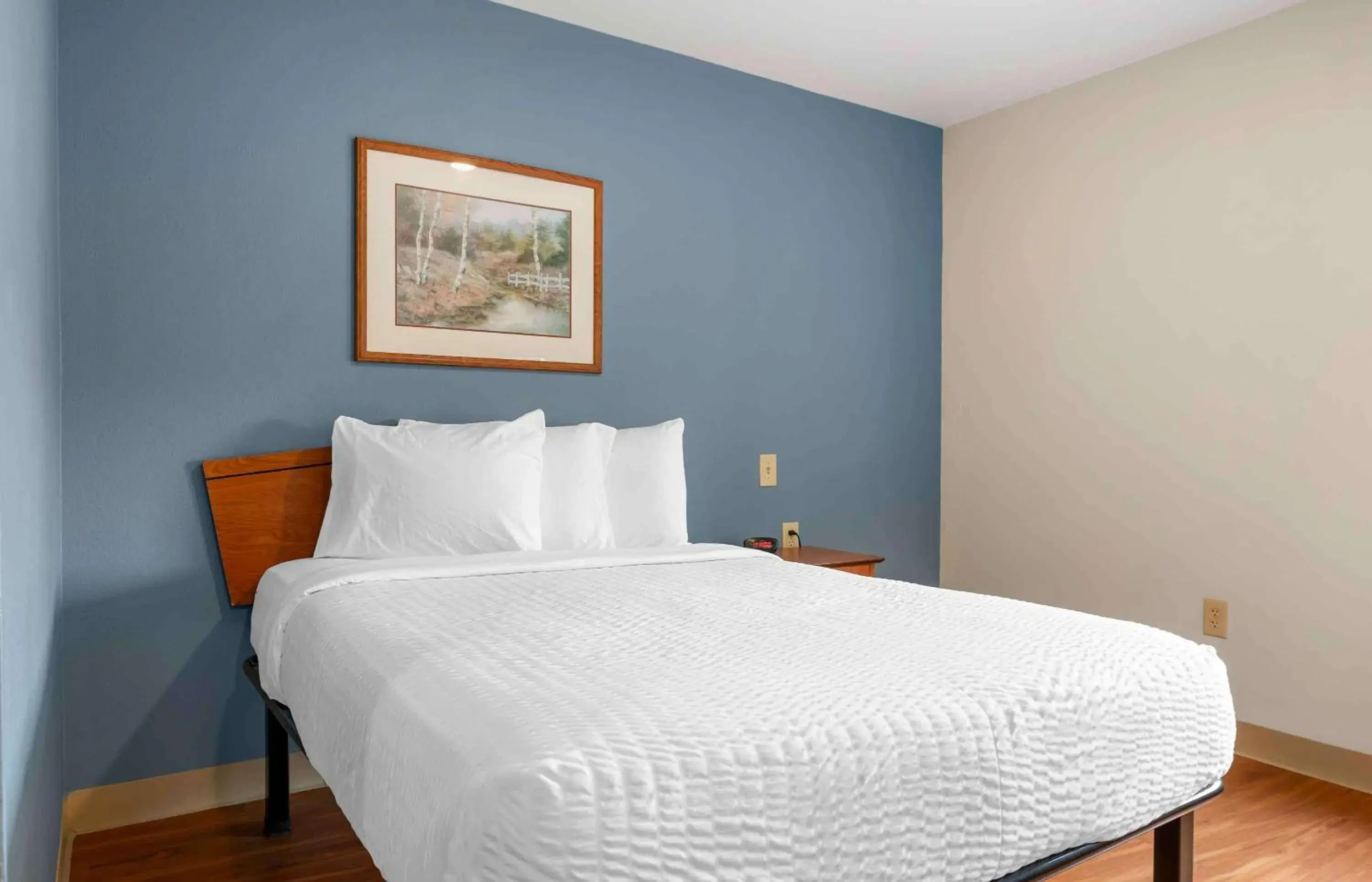 Bedroom, Bed in Extended Stay America Select Suites - Indianapolis - Plainfield Bedroom, Bed in Extended Stay America Select Suites - Indianapolis - Plainfield