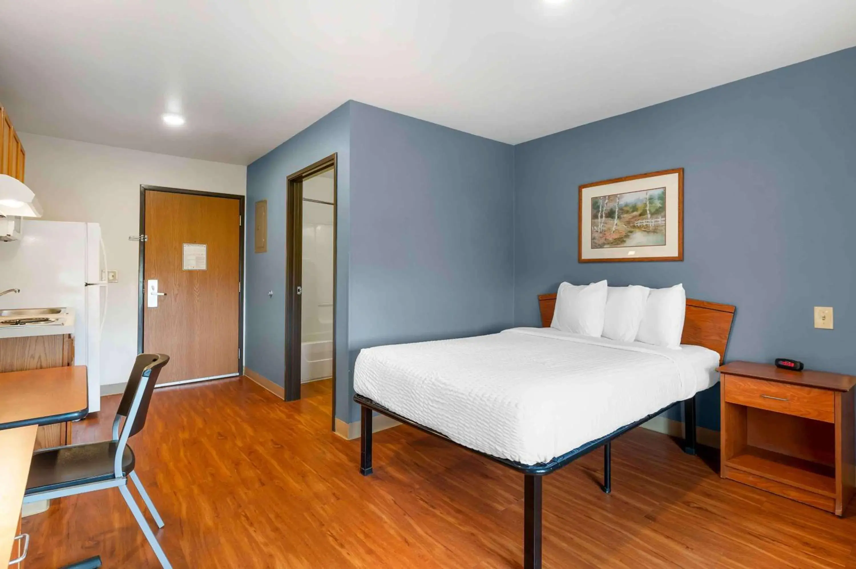Bedroom, Bed in Extended Stay America Select Suites - Indianapolis - Plainfield Bedroom, Bed in Extended Stay America Select Suites - Indianapolis - Plainfield