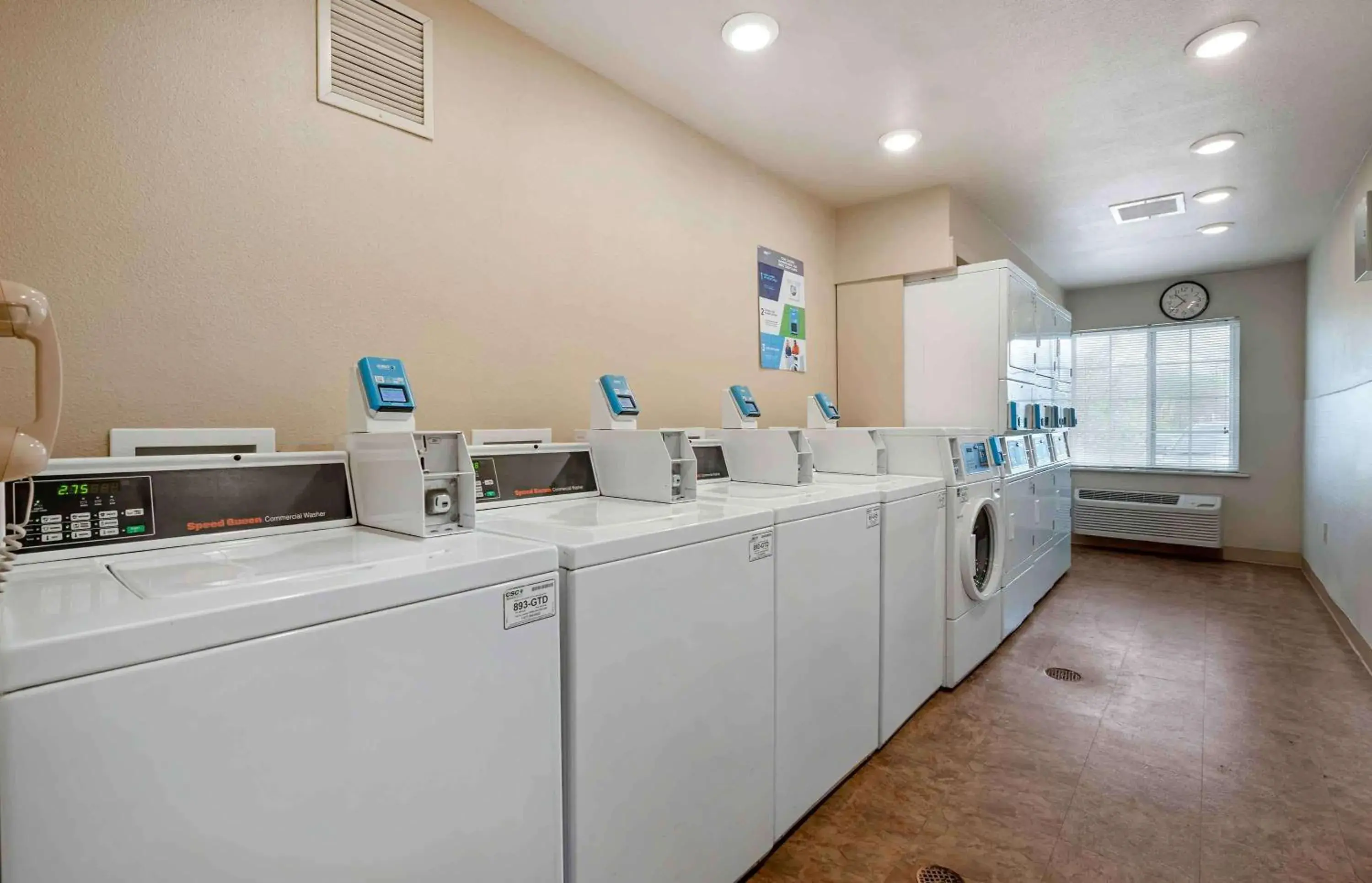 Property building in Extended Stay America Select Suites - Indianapolis - Plainfield Property building in Extended Stay America Select Suites - Indianapolis - Plainfield
