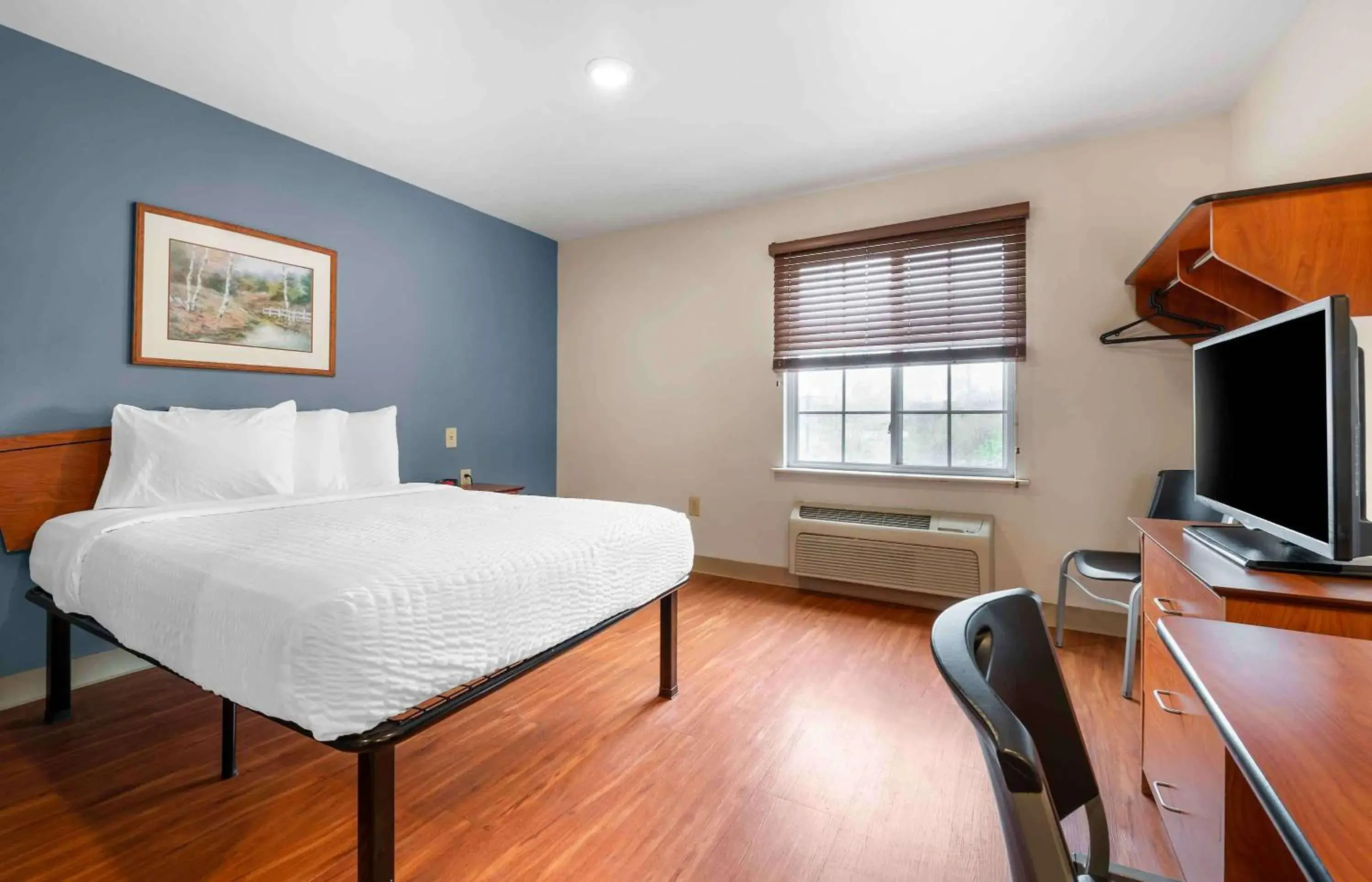 Bedroom, Bed in Extended Stay America Select Suites - Indianapolis - Plainfield Bedroom, Bed in Extended Stay America Select Suites - Indianapolis - Plainfield