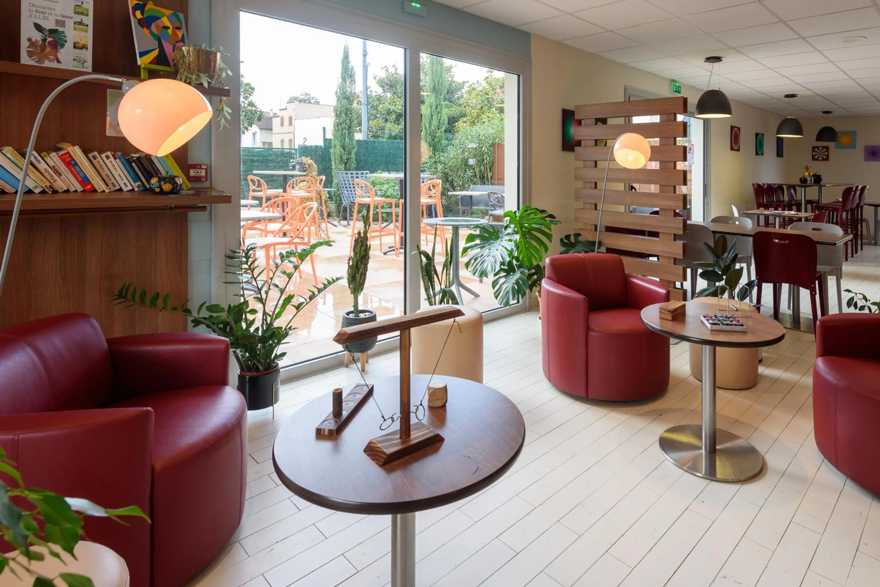 Communal lounge/ TV room in Campanile Albi Centre