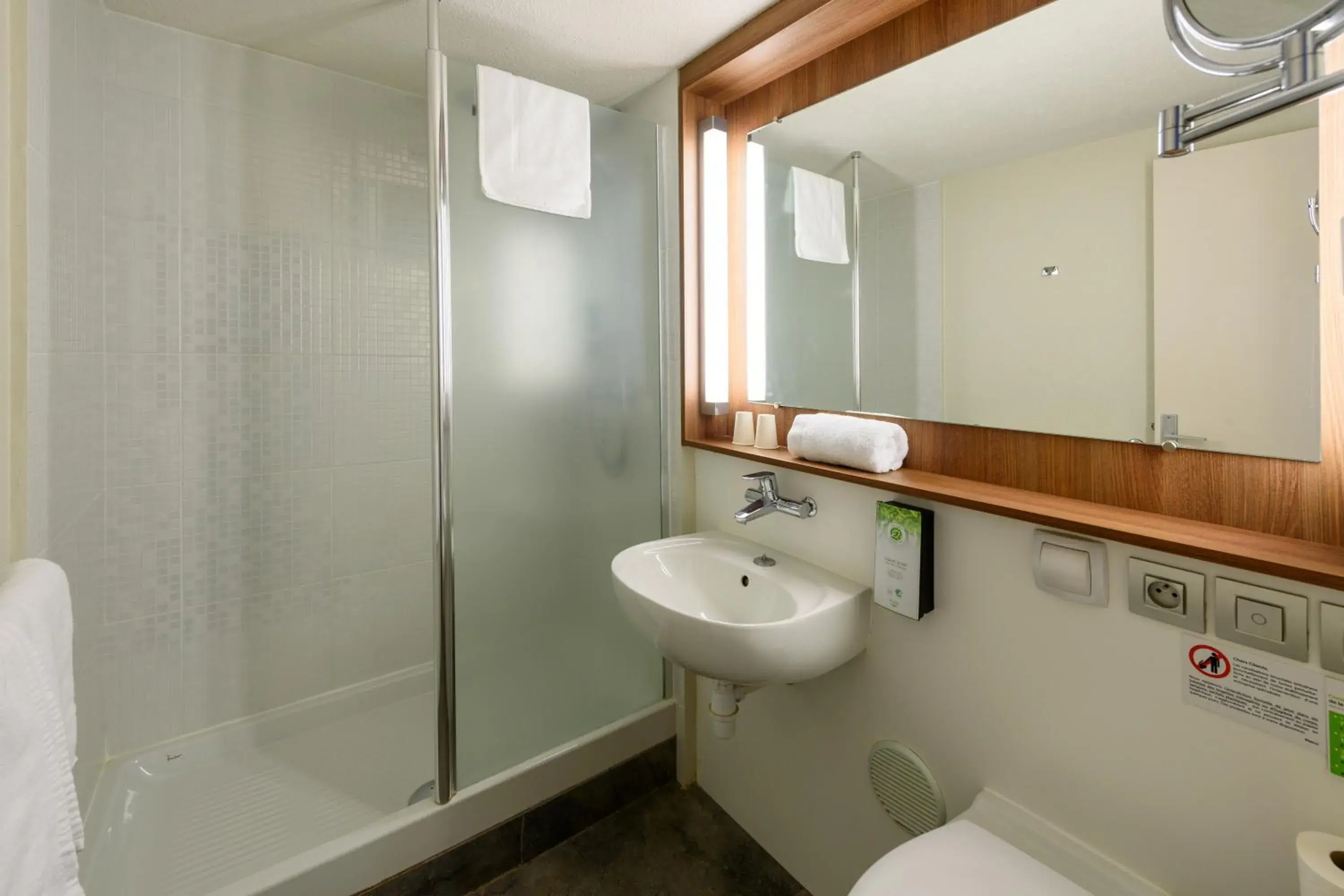 2 Single Beds One Junior Bed (Up To One0 Years) - Room Next Generation in Campanile Albi Centre 2 Single Beds One Junior Bed (Up To One0 Years) - Room Next Generation in Campanile Albi Centre