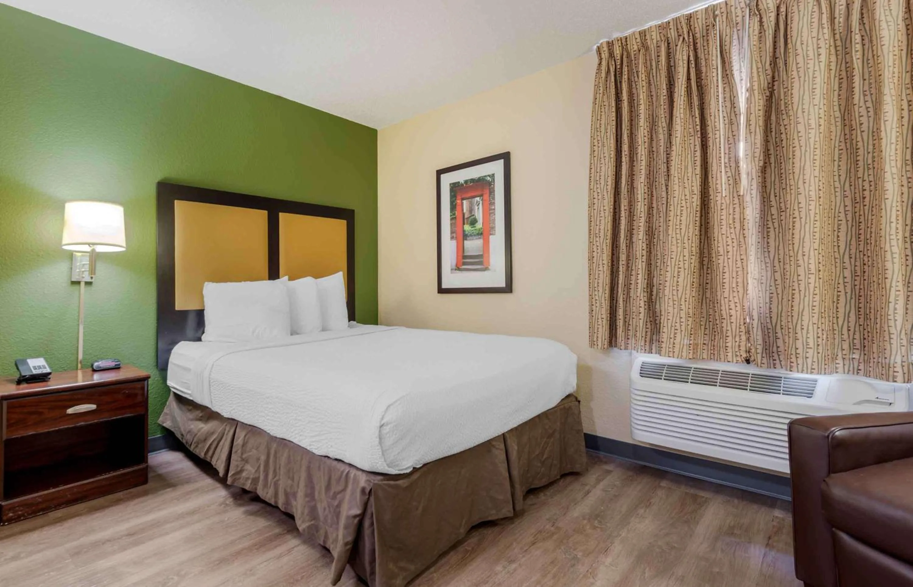 Bedroom, Bed in Extended Stay America Suites - Syracuse - Dewitt