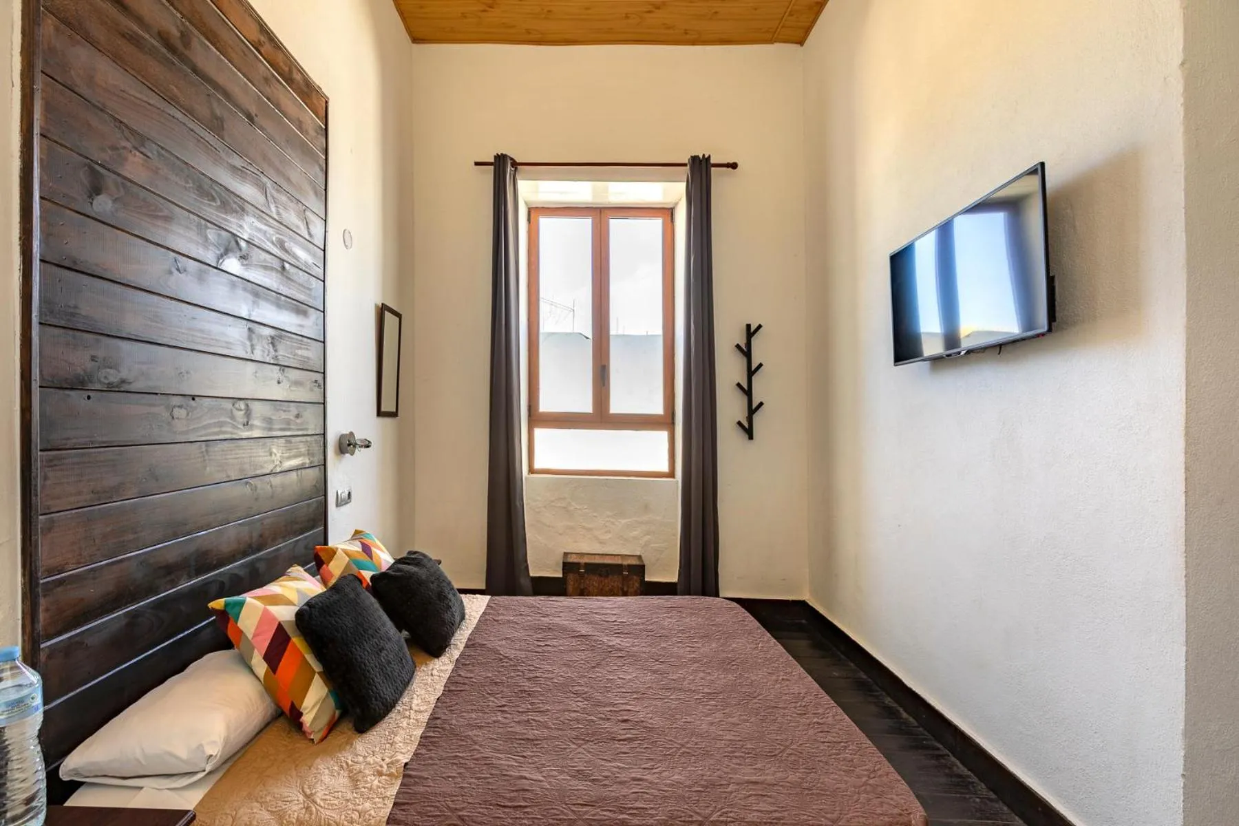 Bed in VALTISYA POOL AND AIRPORT