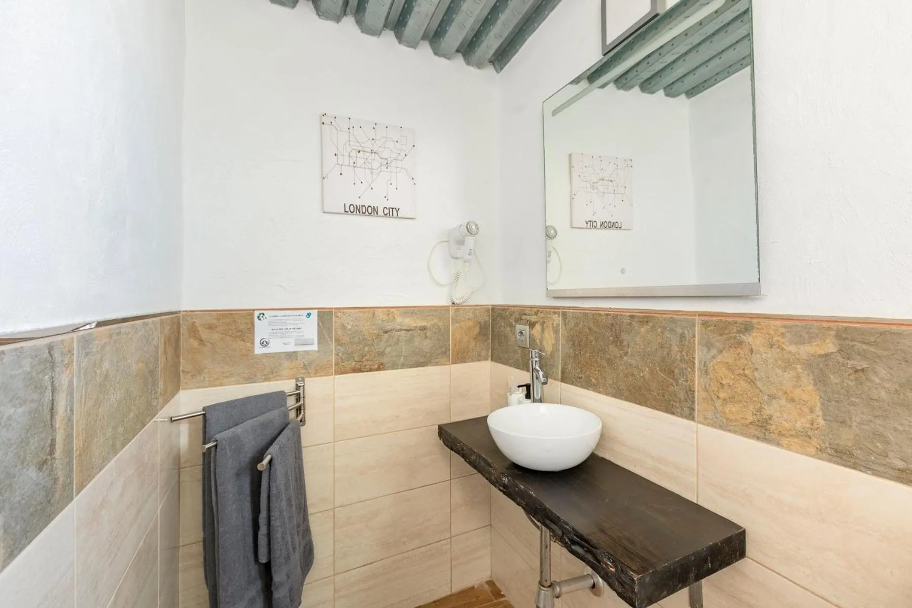 VALTISYA POOL AND AIRPORT