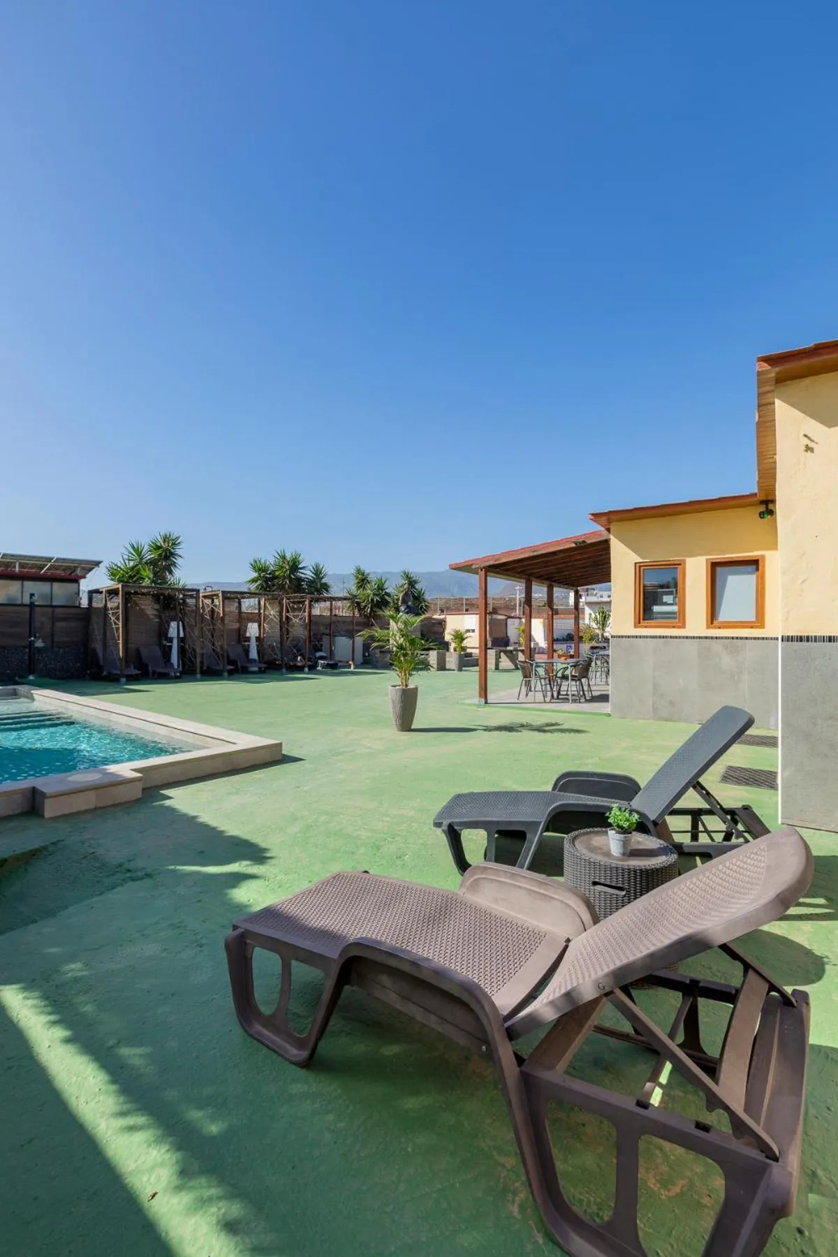 VALTISYA POOL AND AIRPORT