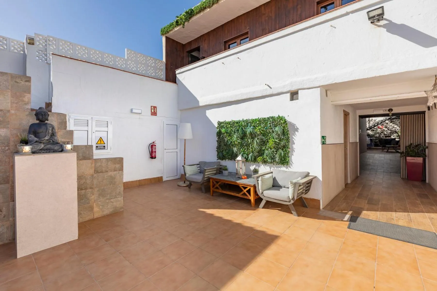 VALTISYA POOL AND AIRPORT