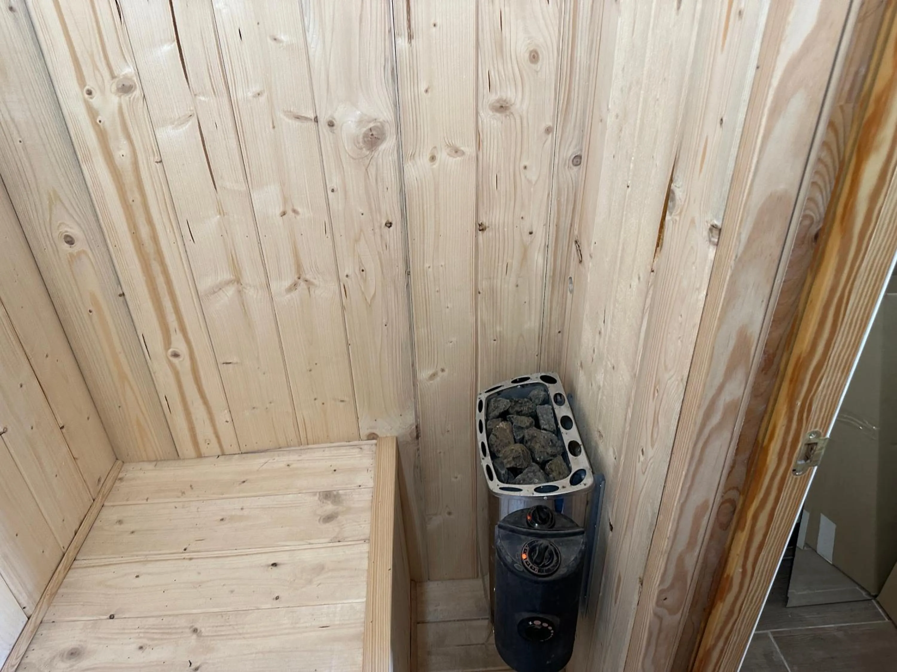 VALTISYA POOL AND AIRPORT