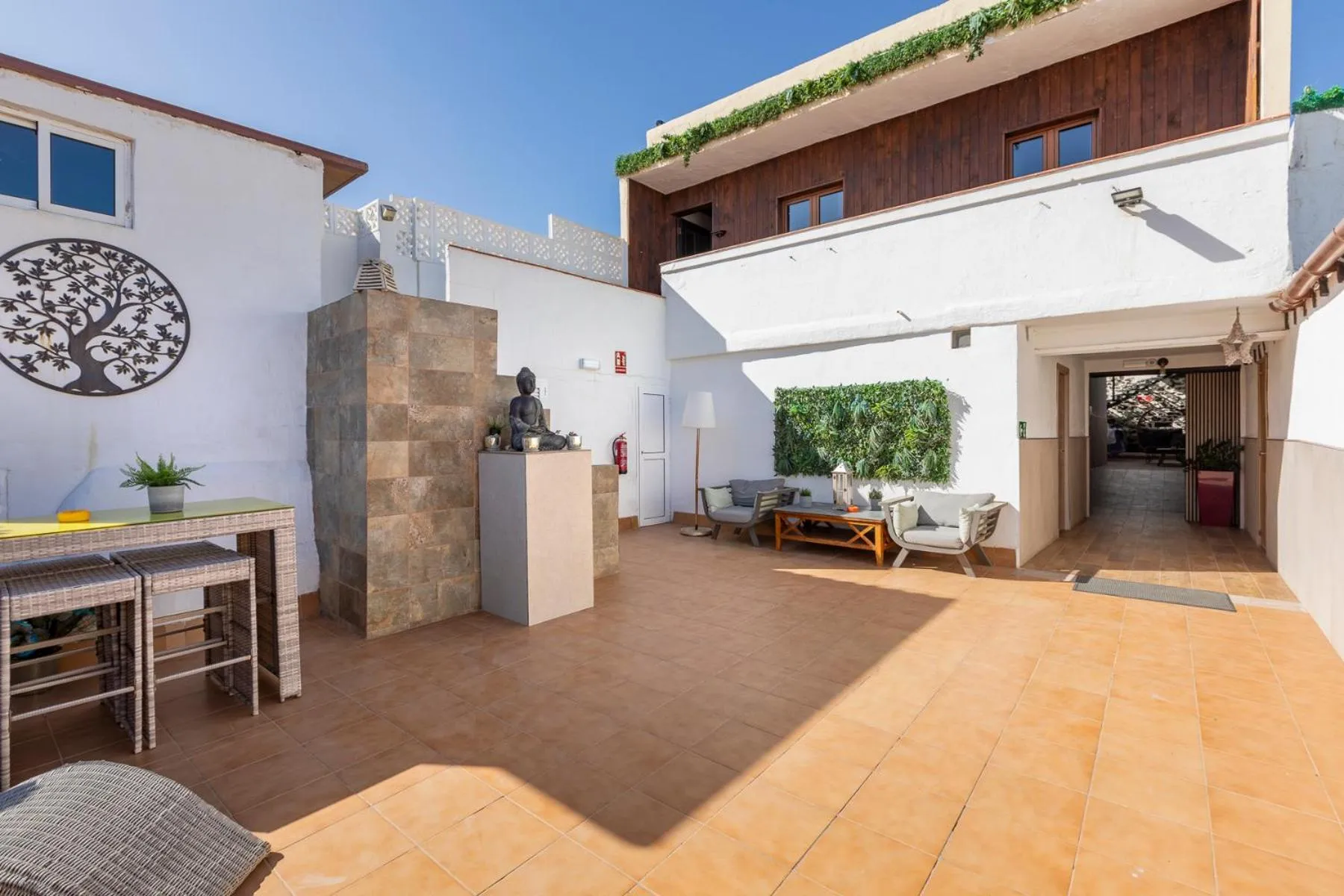 VALTISYA POOL AND AIRPORT