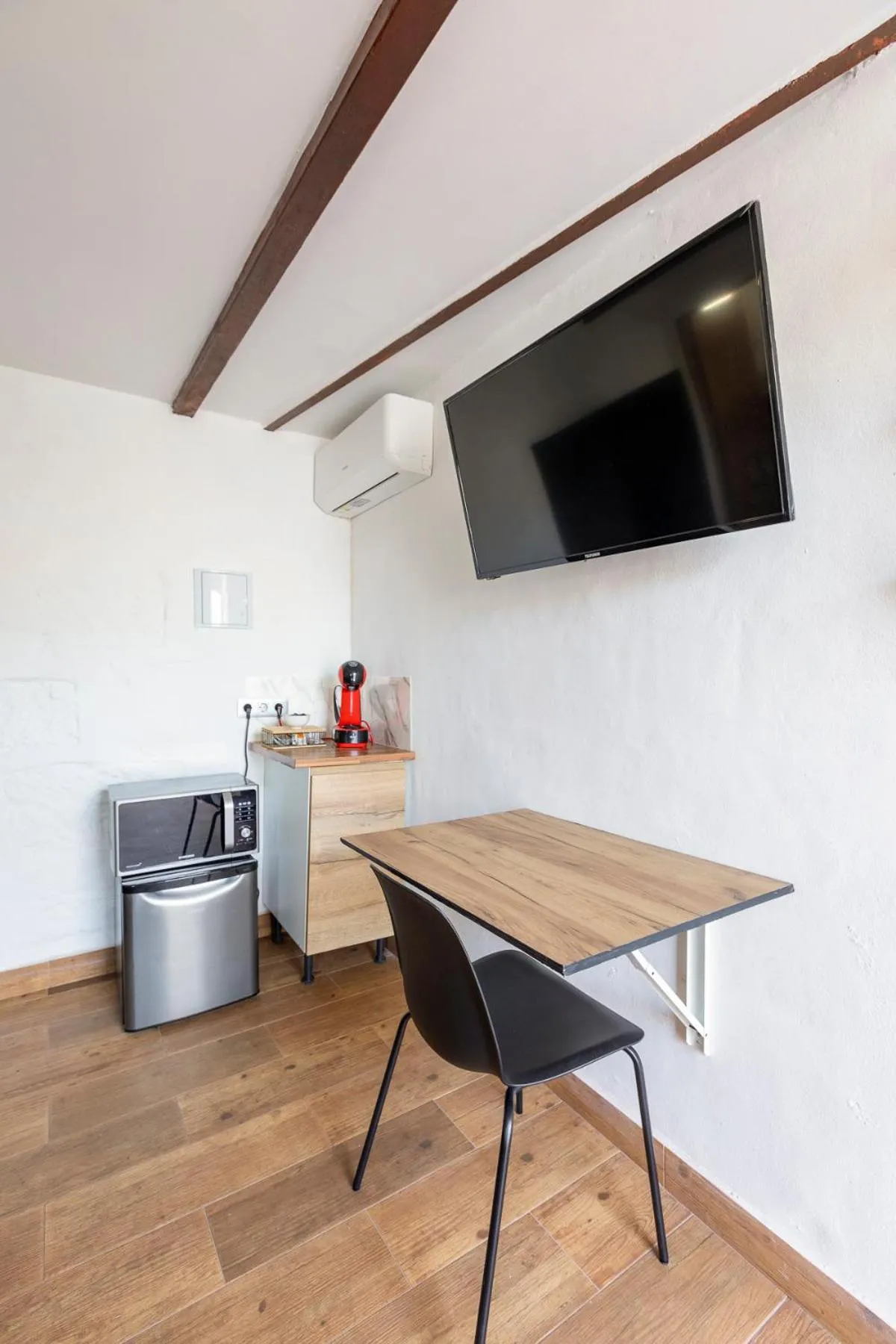 VALTISYA POOL AND AIRPORT