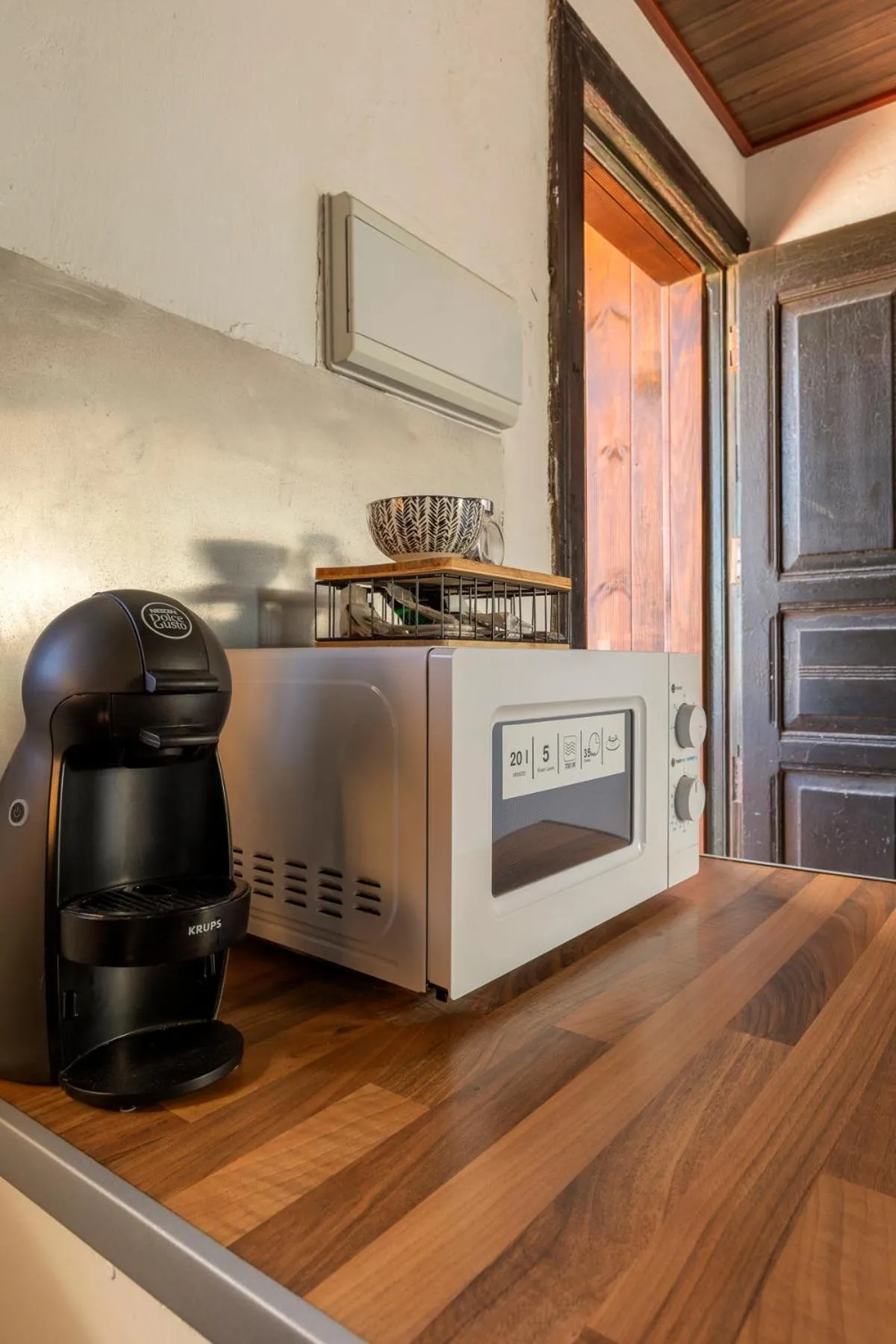 VALTISYA POOL AND AIRPORT