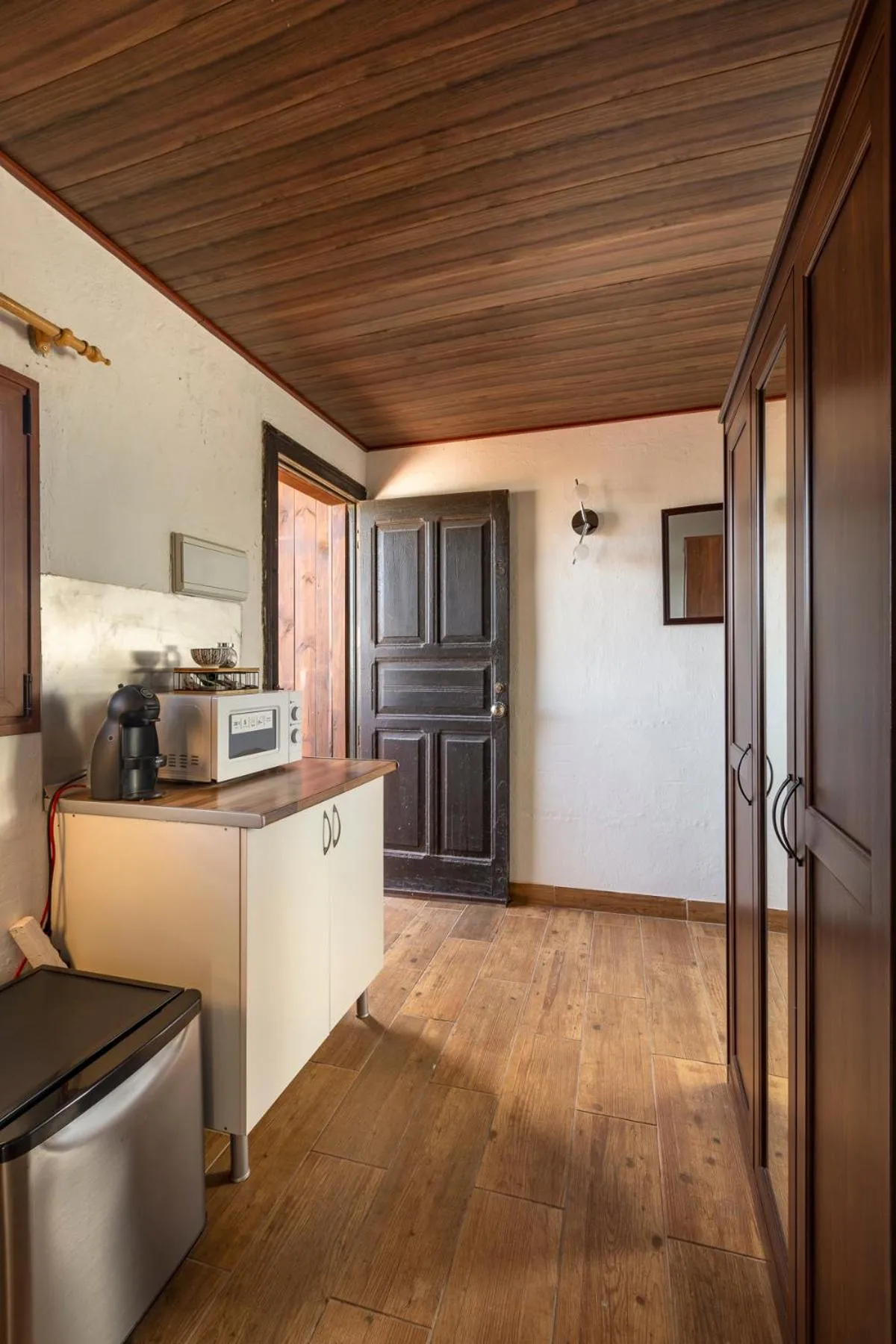 VALTISYA POOL AND AIRPORT