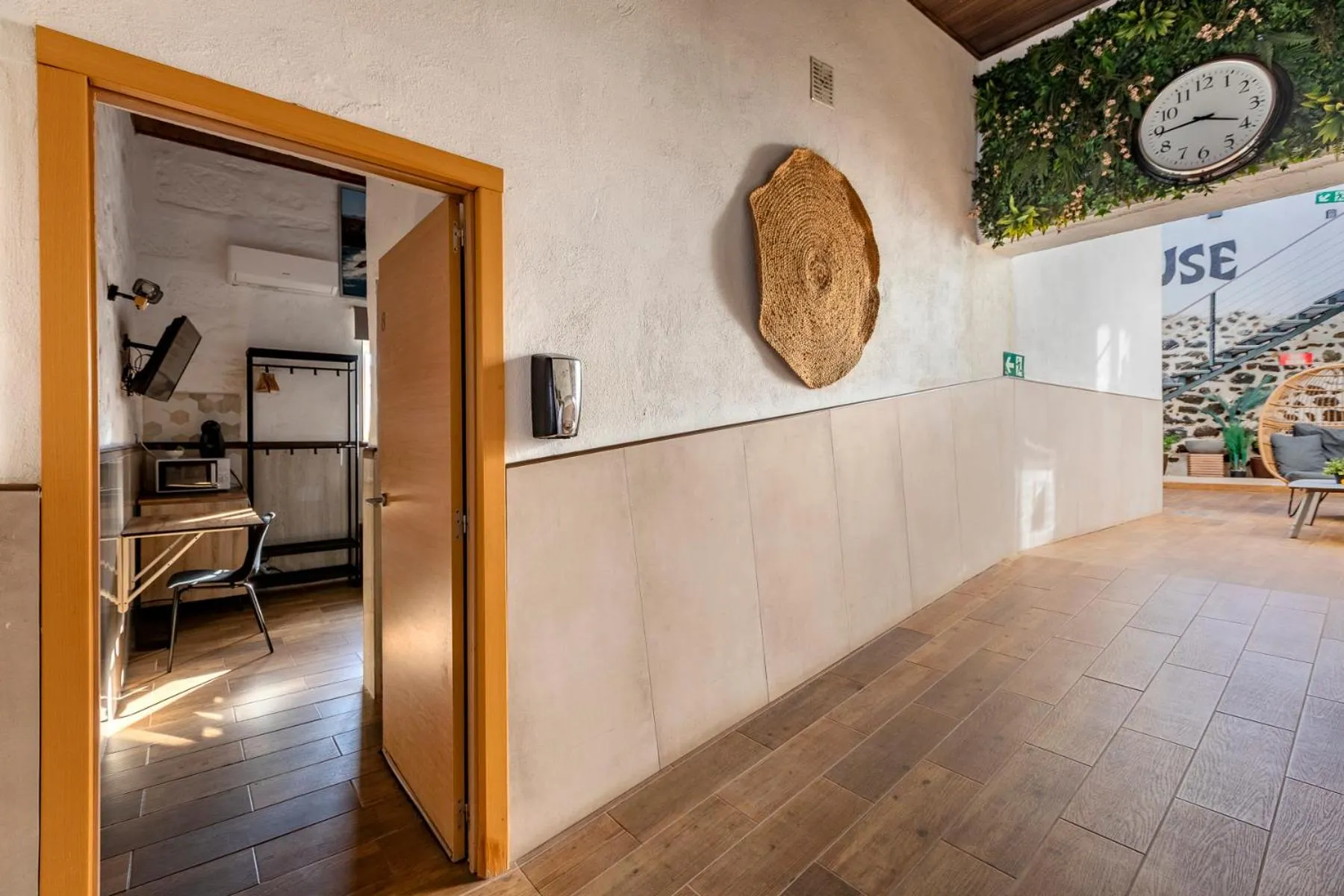 VALTISYA POOL AND AIRPORT