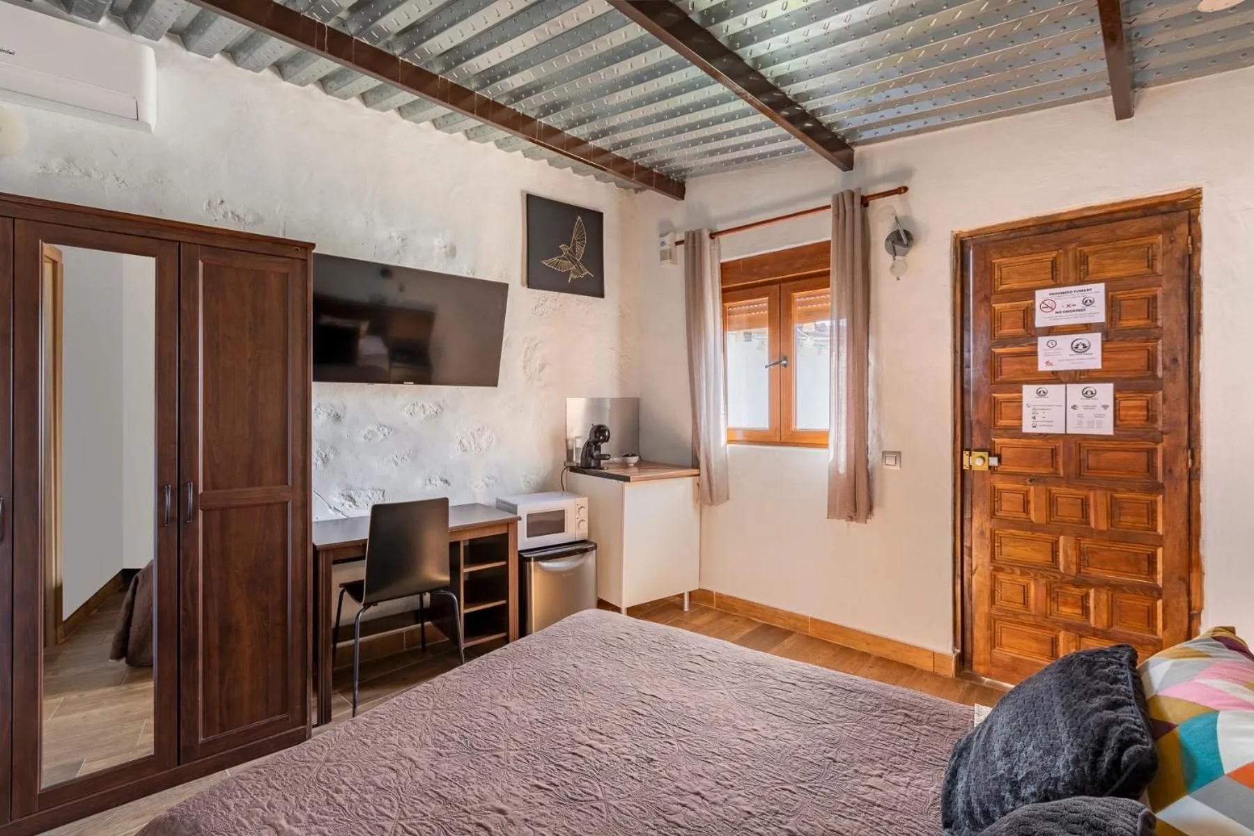 VALTISYA POOL AND AIRPORT