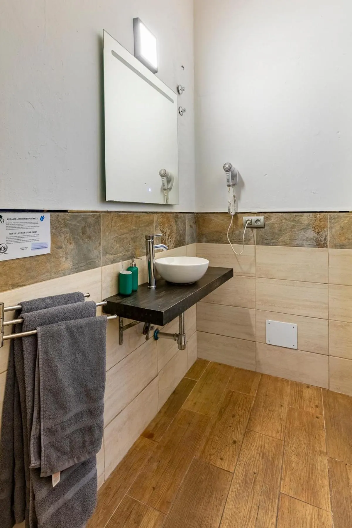 VALTISYA POOL AND AIRPORT