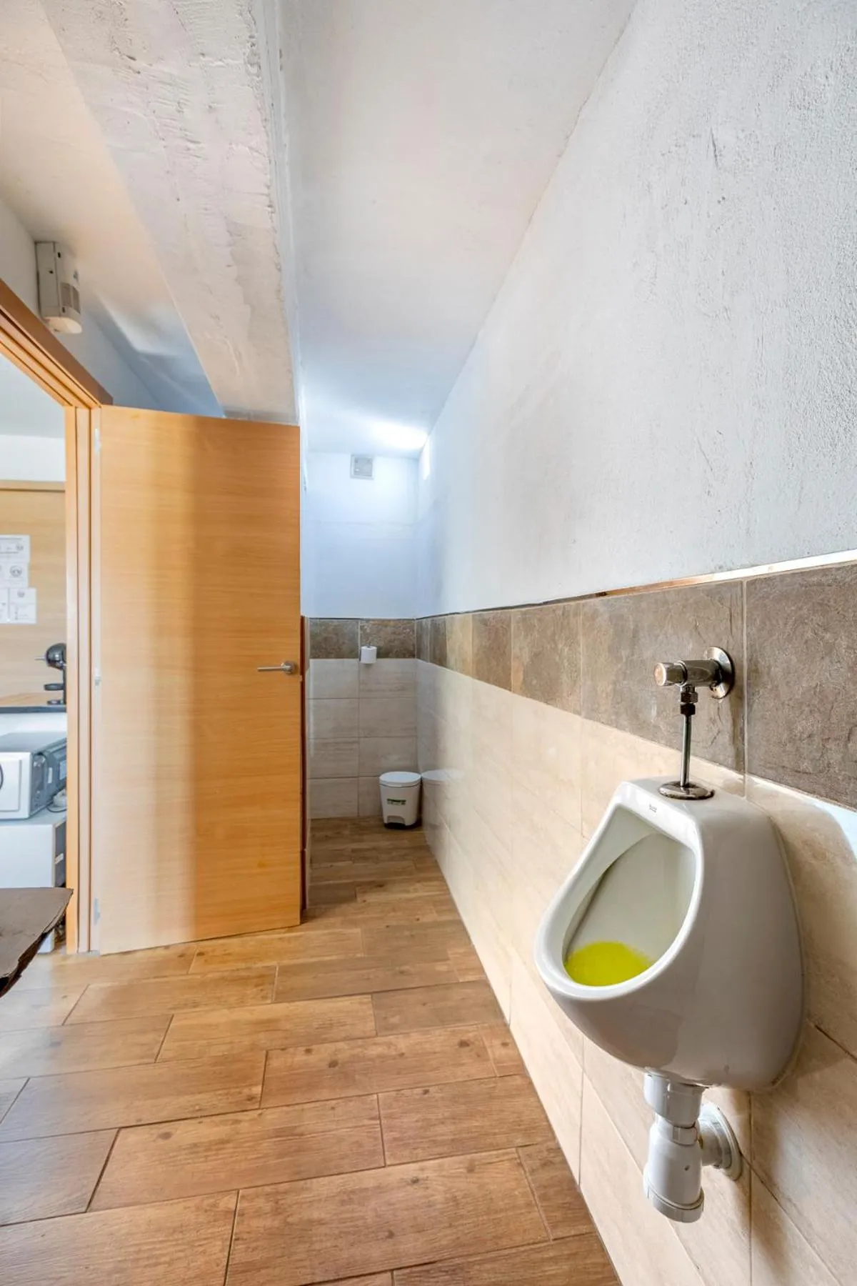 VALTISYA POOL AND AIRPORT