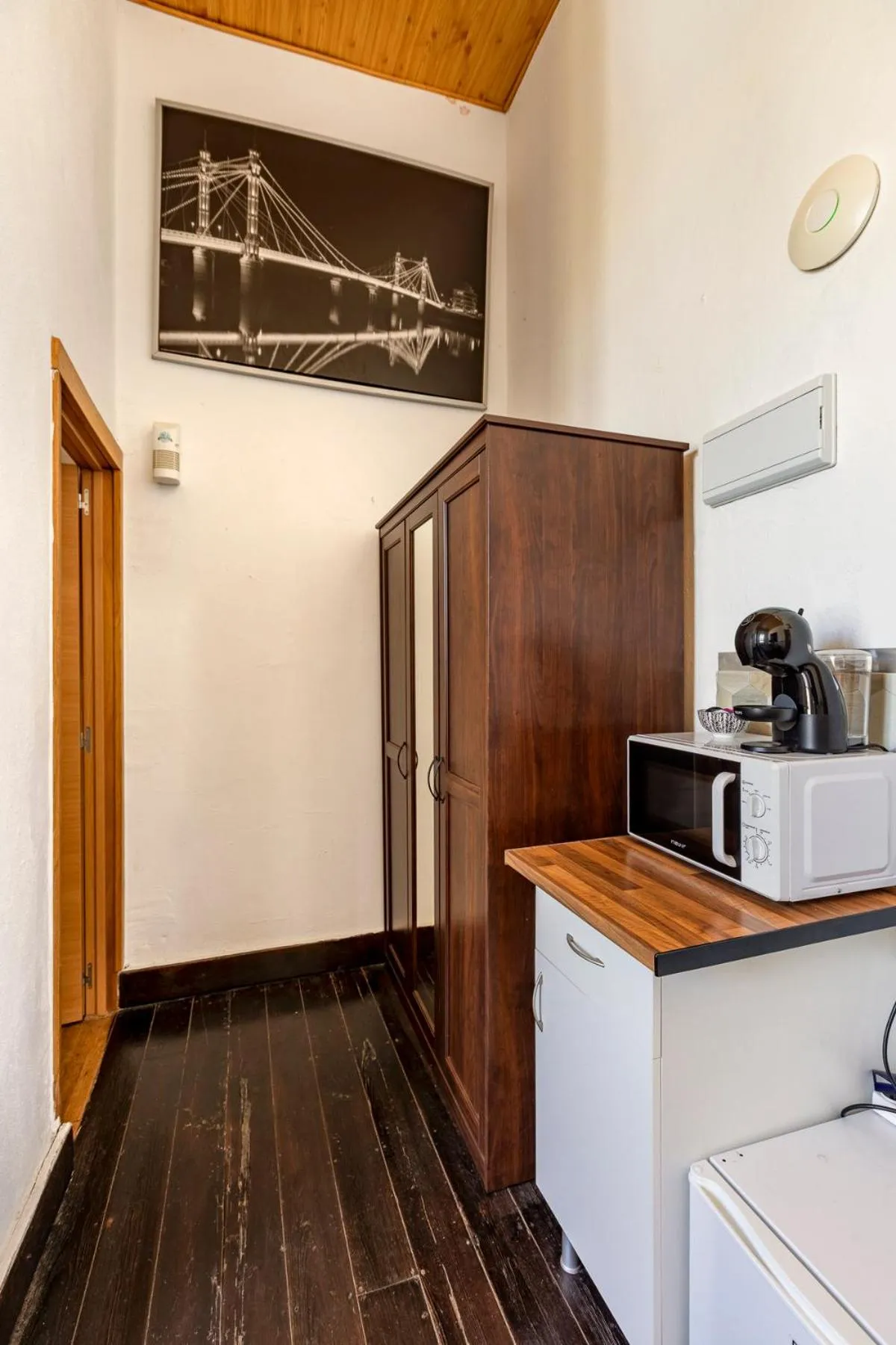 VALTISYA POOL AND AIRPORT