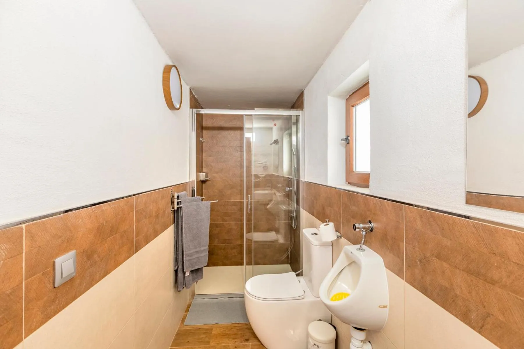 VALTISYA POOL AND AIRPORT