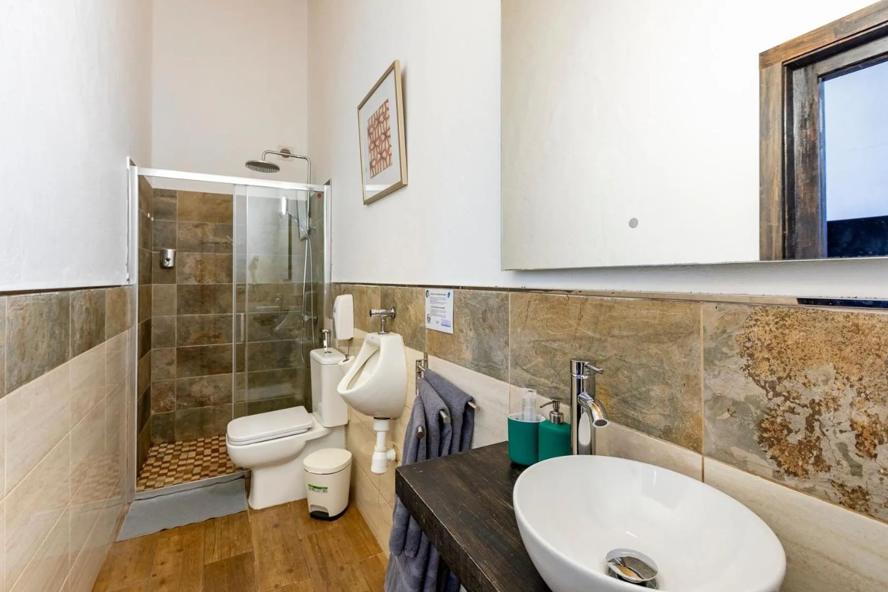 VALTISYA POOL AND AIRPORT