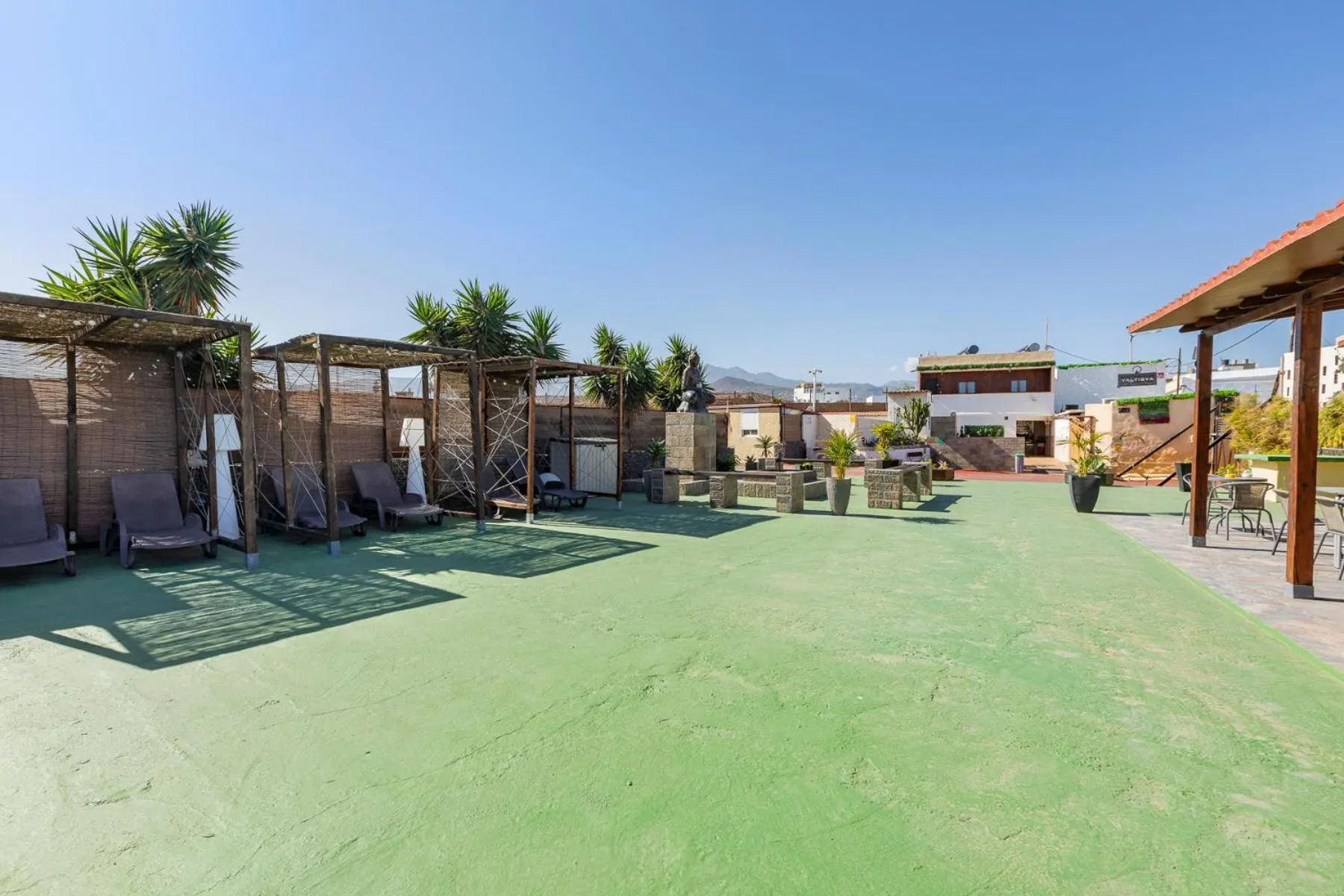 VALTISYA POOL AND AIRPORT