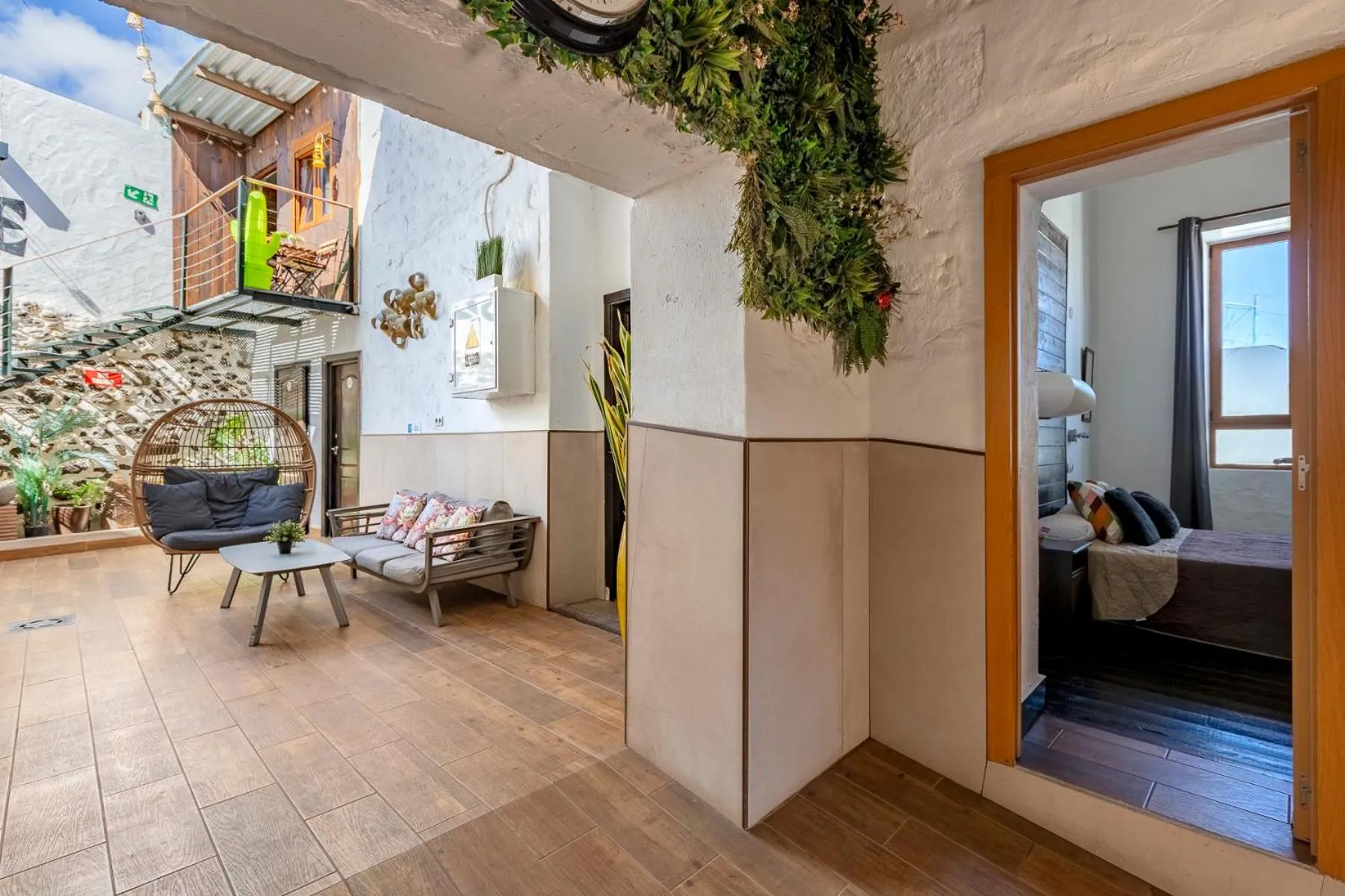 VALTISYA POOL AND AIRPORT