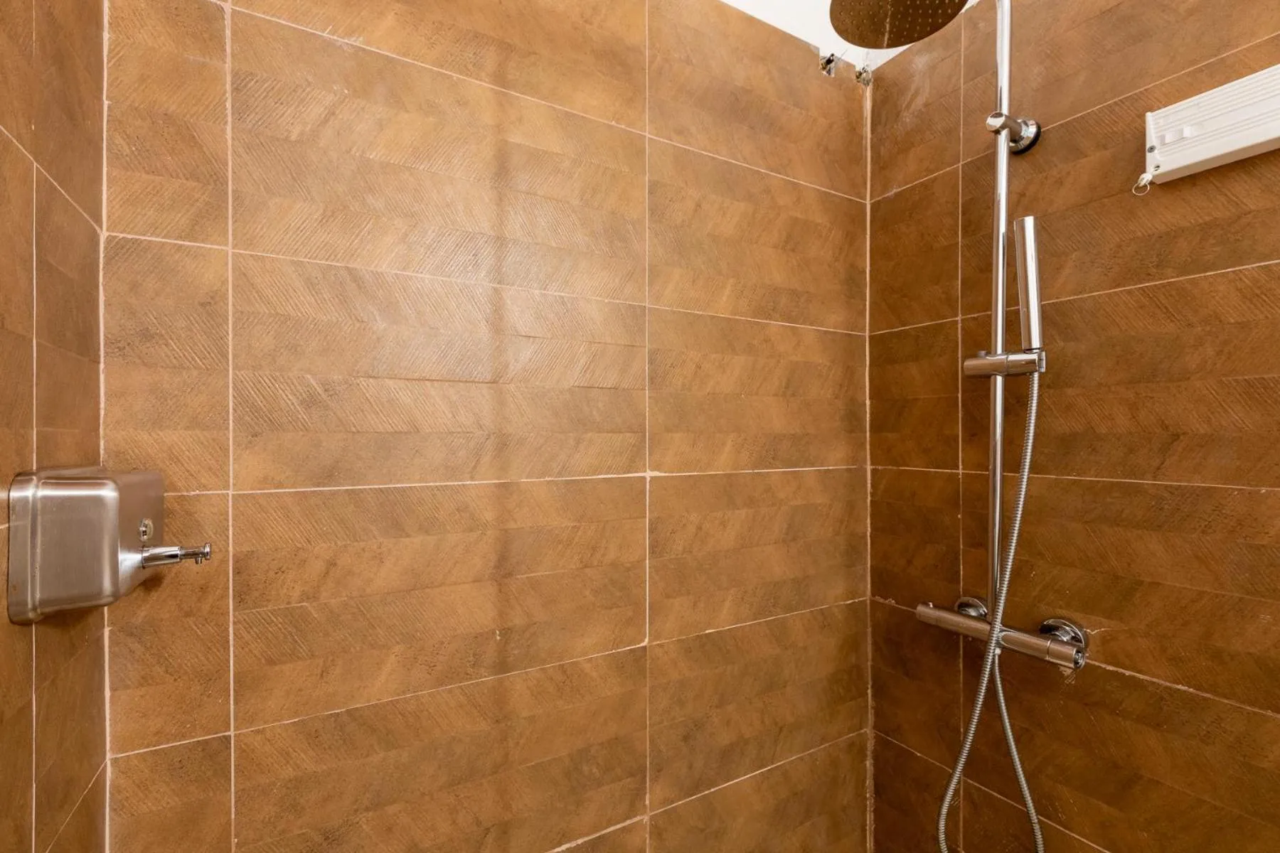 VALTISYA POOL AND AIRPORT