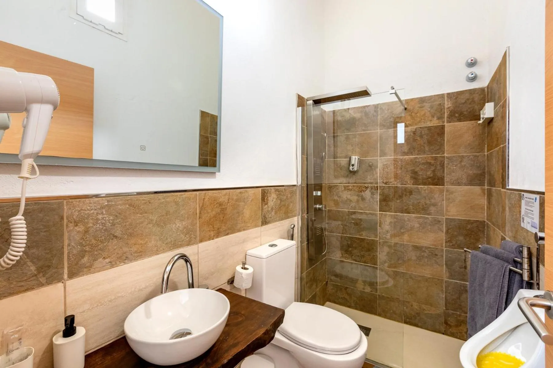 VALTISYA POOL AND AIRPORT